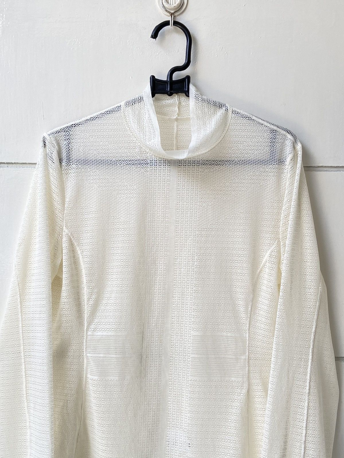 Uniqlo UNIQLO White Mesh T-shirt Size US XS / EU 42 / 0 - 2 Thumbnail