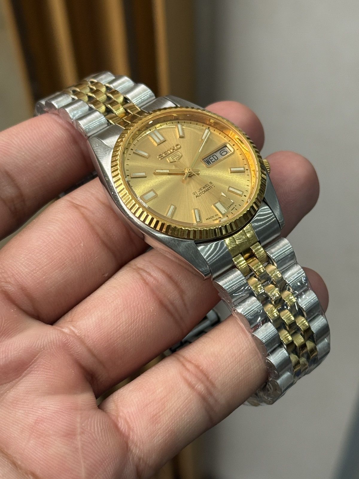 Vintage Seiko SNXJ NOS Automatic 7009 GOLD 🌟🌟Dial Men’s Wrist Watch Size 36 - 3 Thumbnail