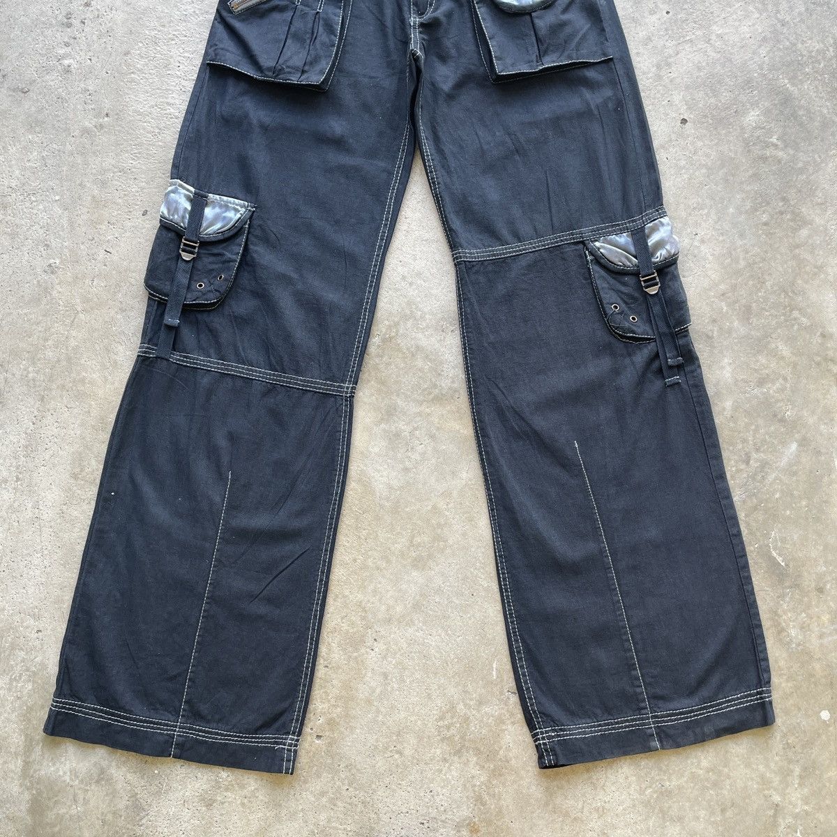 Japanese Brand Vintage Japanese Black Cargo Baggy Pants Tactical W30 Size US 30 / EU 46 - 4 Thumbnail