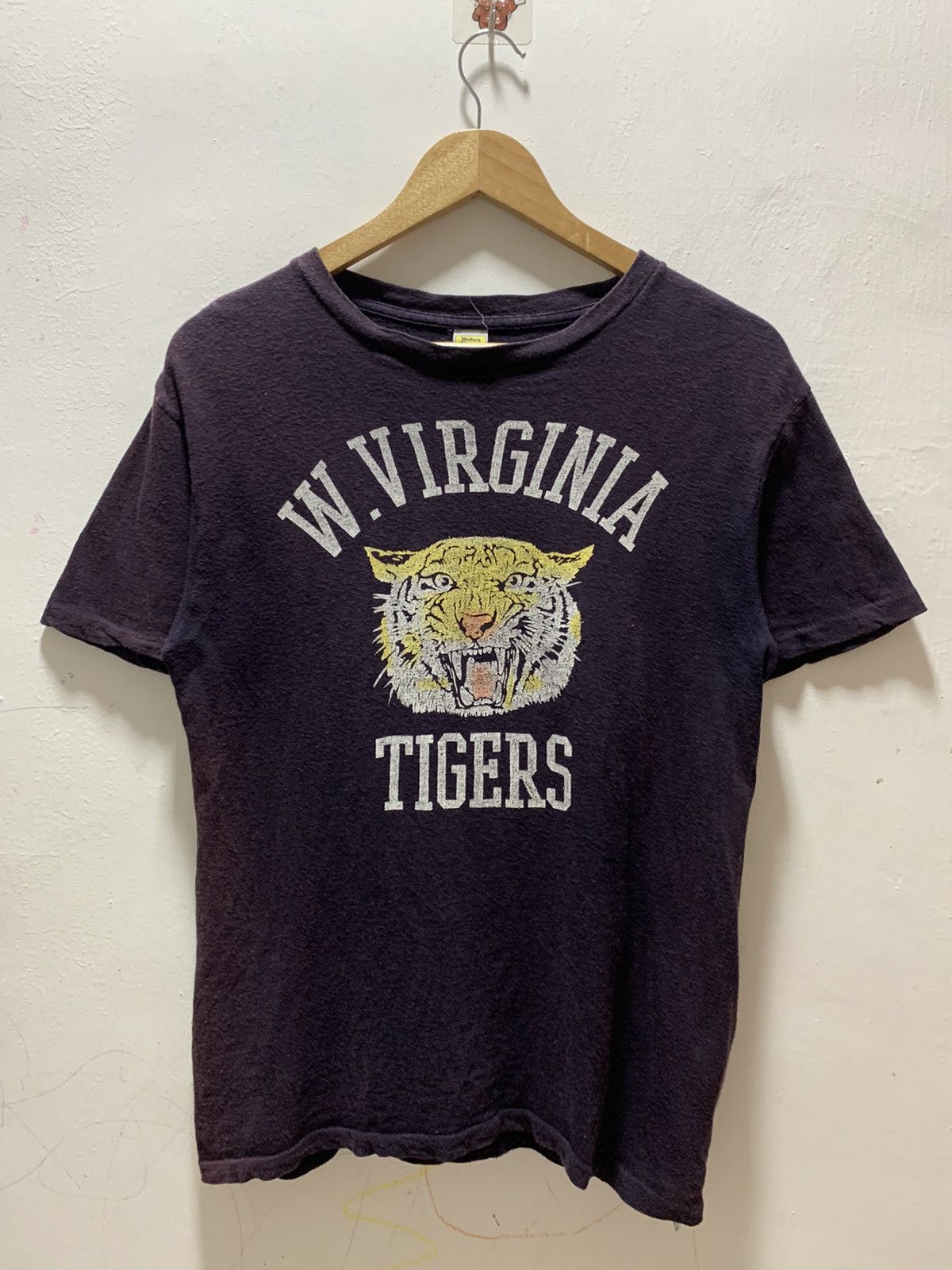 Velva Sheen Vintage W.Virginia Tigers Small Tshirt Size US S / EU 44-46 / 1 - 1 Thumbnail