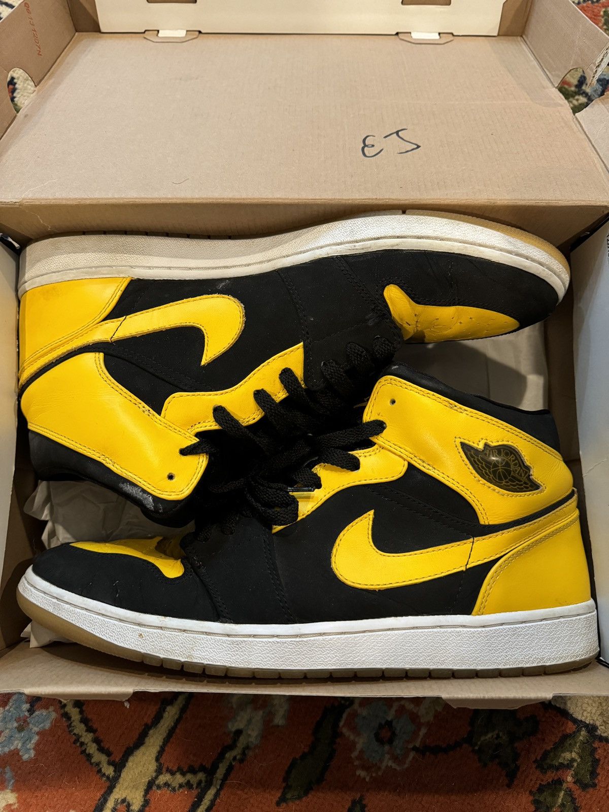 Jordan Brand × Nike Air Jordan 1 Mid New Love Size US 12 / EU 45 - 1 Thumbnail