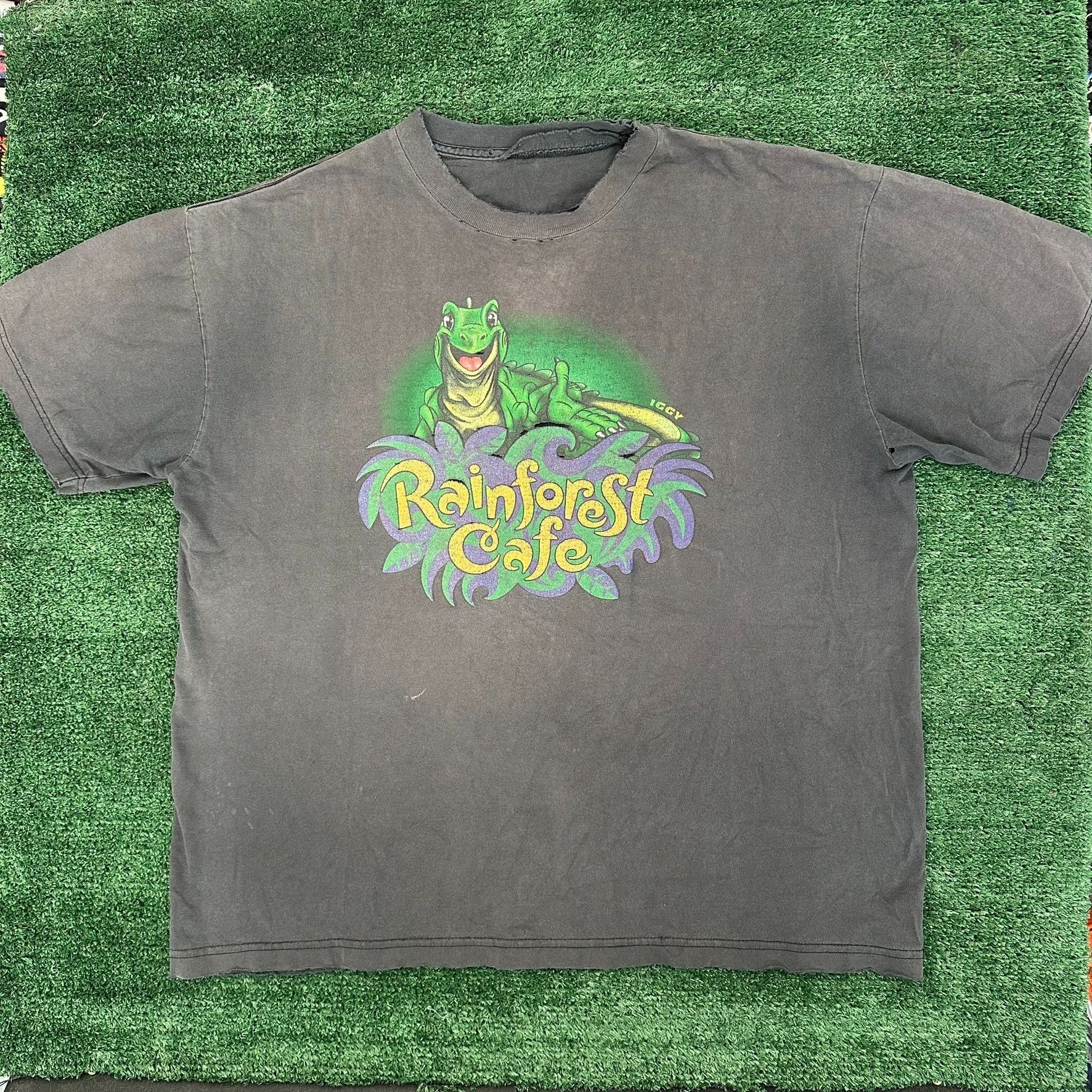 Vintage Vintage 90s Rainforest Cafe Iggy Iguana T-Shirt Grunge Faded Size US XL / EU 56 / 4 - 1 Thumbnail
