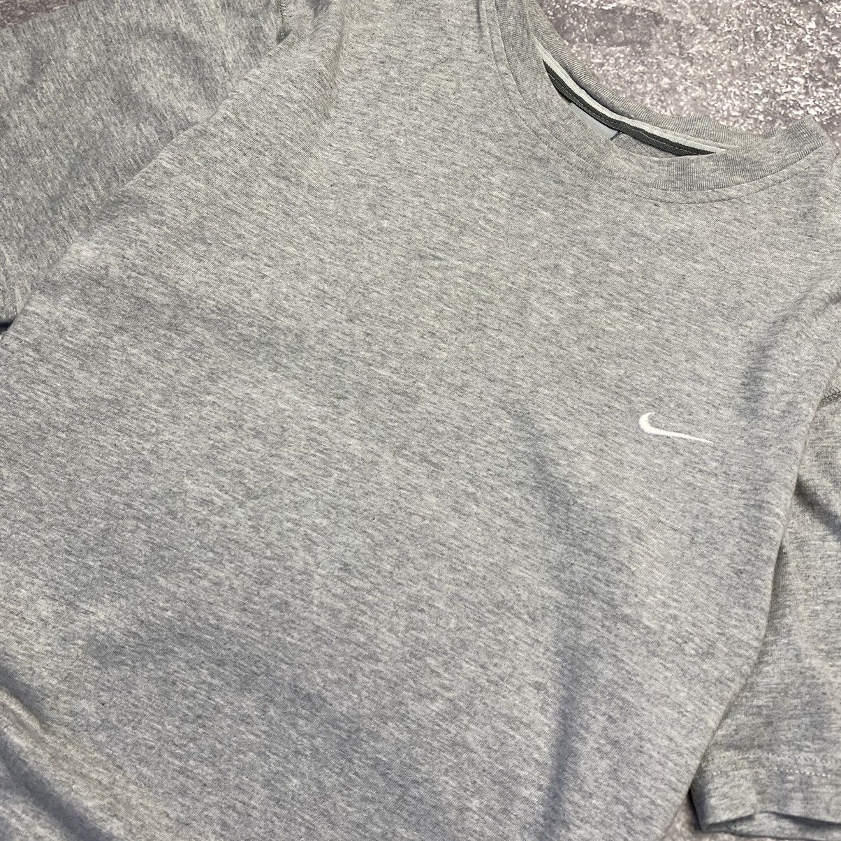 Vintage Vintage Nike Small Swoosh Grey basic 90’s tee Size US M / EU 48-50 / 2 - 5 Thumbnail