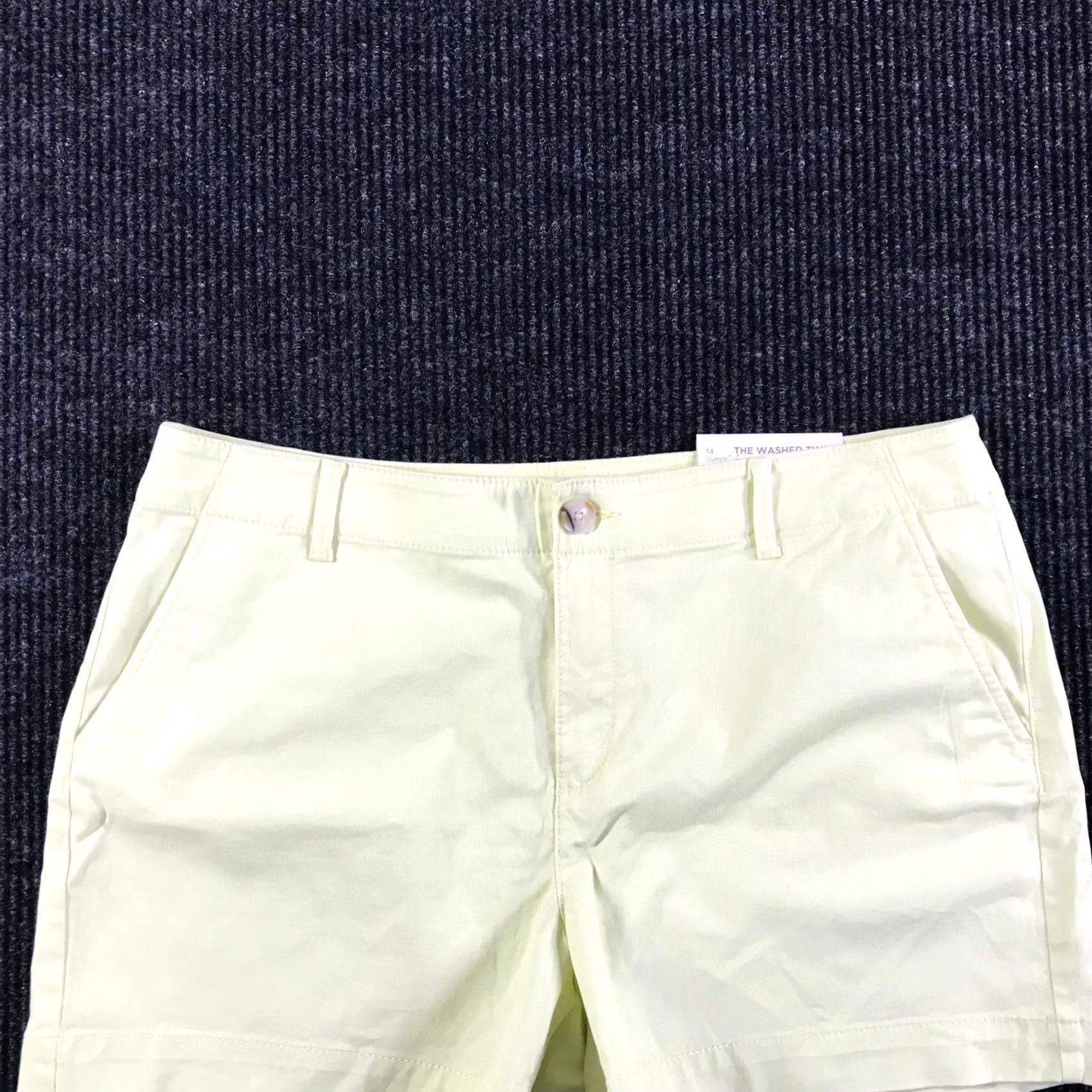 Loft VINTAGE Loft Washed Twill Short 4 Inch Curvy Fit Pale Yellow Womens Size 14 NWT Size 36" / US 14 / IT 50 - 2 Thumbnail