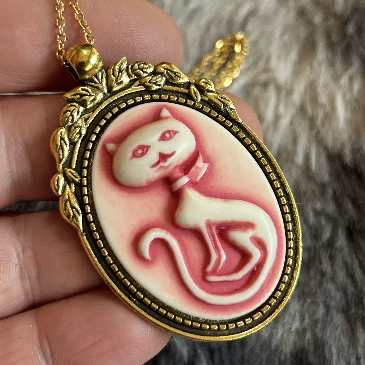 Handmade Handcrafted rose sitting pretty kitty cat cameo necklace Size ONE SIZE - 1 Thumbnail