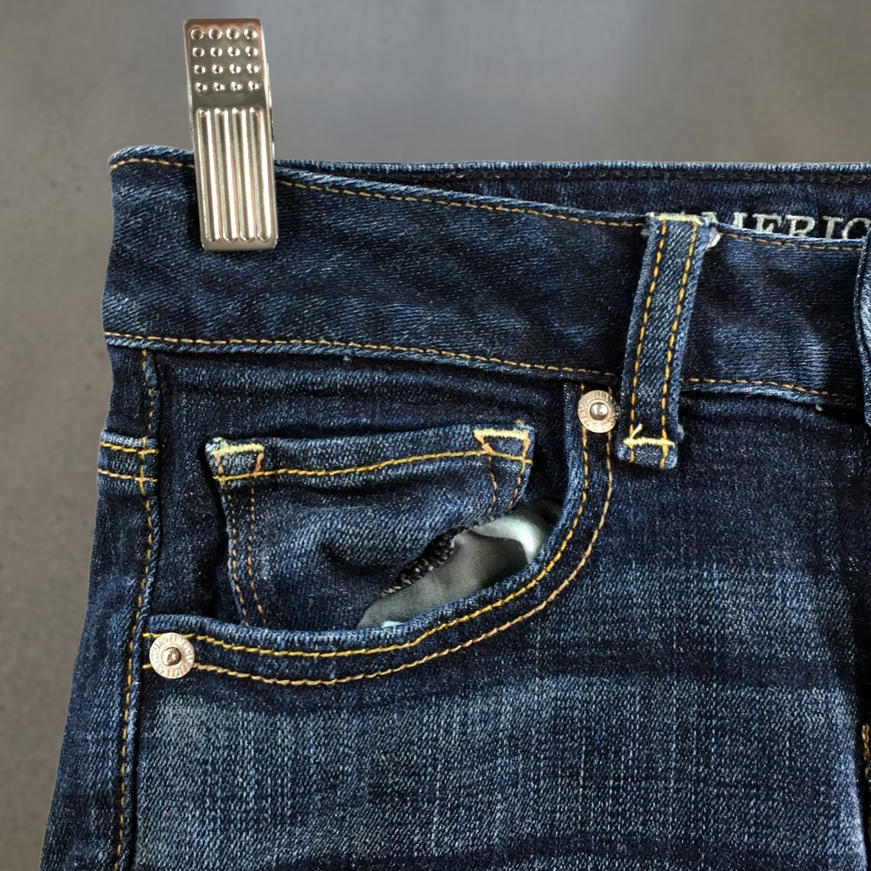 American Eagle Outfitters American Eagle Outfitters Denim Cuffed Shorts Womens 00 Blue Mid Rise Zip Fly Adult Regular Size 00 Blue Denim Shorts Size 24" / US 00 / IT 34 - 1 Thumbnail