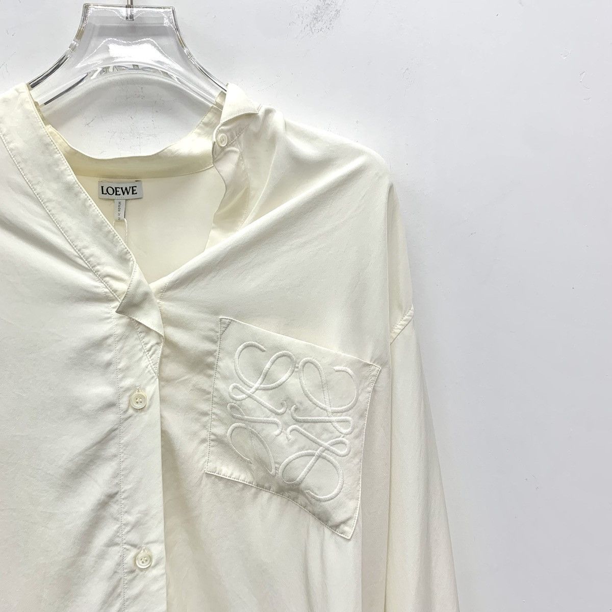 Loewe Loewe White Silk V-neck Long-sleeve Irregular Shirt K26WX Size US S / EU 44-46 / 1 - 3 Thumbnail