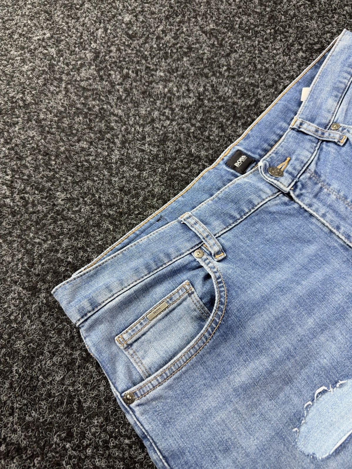 Hugo Boss Luxury Hugo Boss Distressed Punk Rock Light Wash Y2K Jeans Size US 36 / EU 52 - 8 Thumbnail