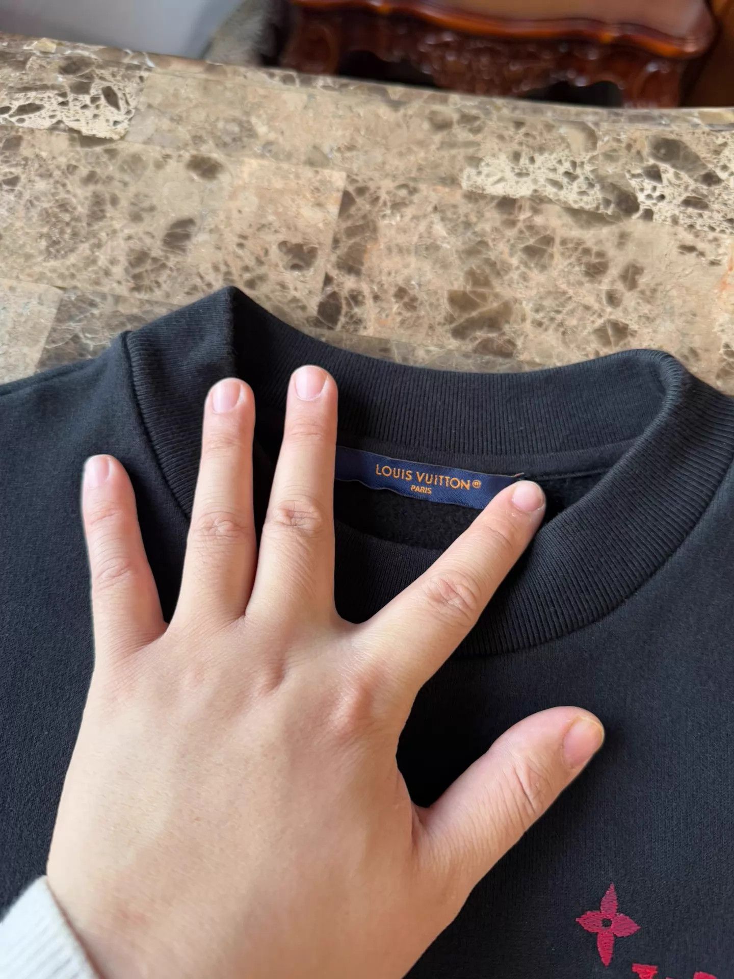 Louis Vuitton LV Embroidered Gradient Logo Black Sweatshirt S (Oversized) Size US S / EU 44-46 / 1 - 5 Thumbnail
