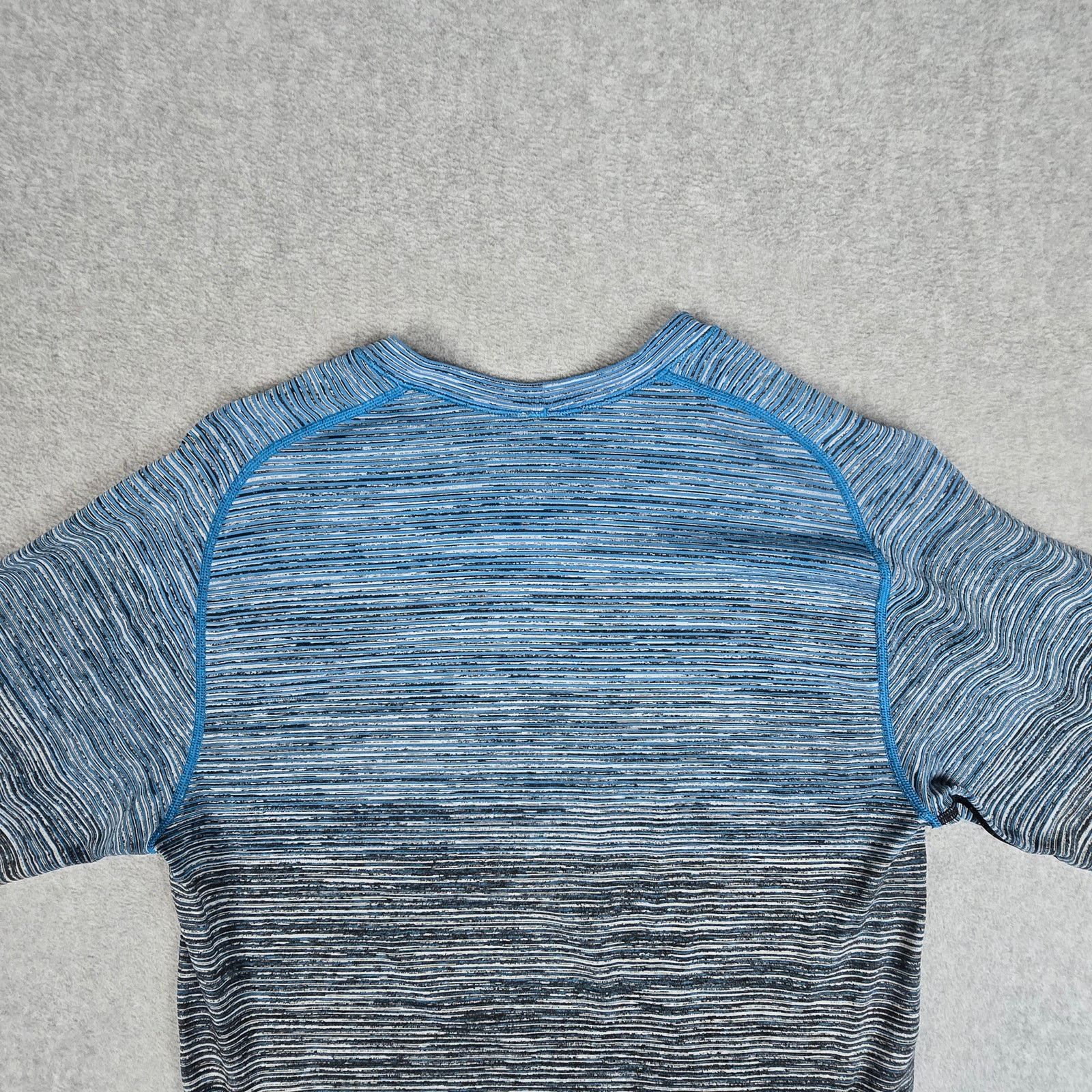 Lululemon Lululemon Small Metal Vent Tech Long-Sleeve Shirt Blue Black Size US S / EU 44-46 / 1 - 7 Thumbnail