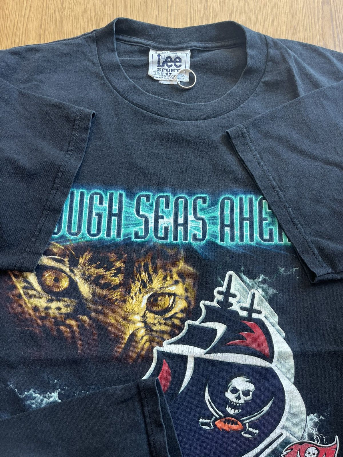 NFL Vtg Rough Seas Ahead Jaguars vs Buccaneers 1998’s Tshirt Size US L / EU 52-54 / 3 - 6 Thumbnail