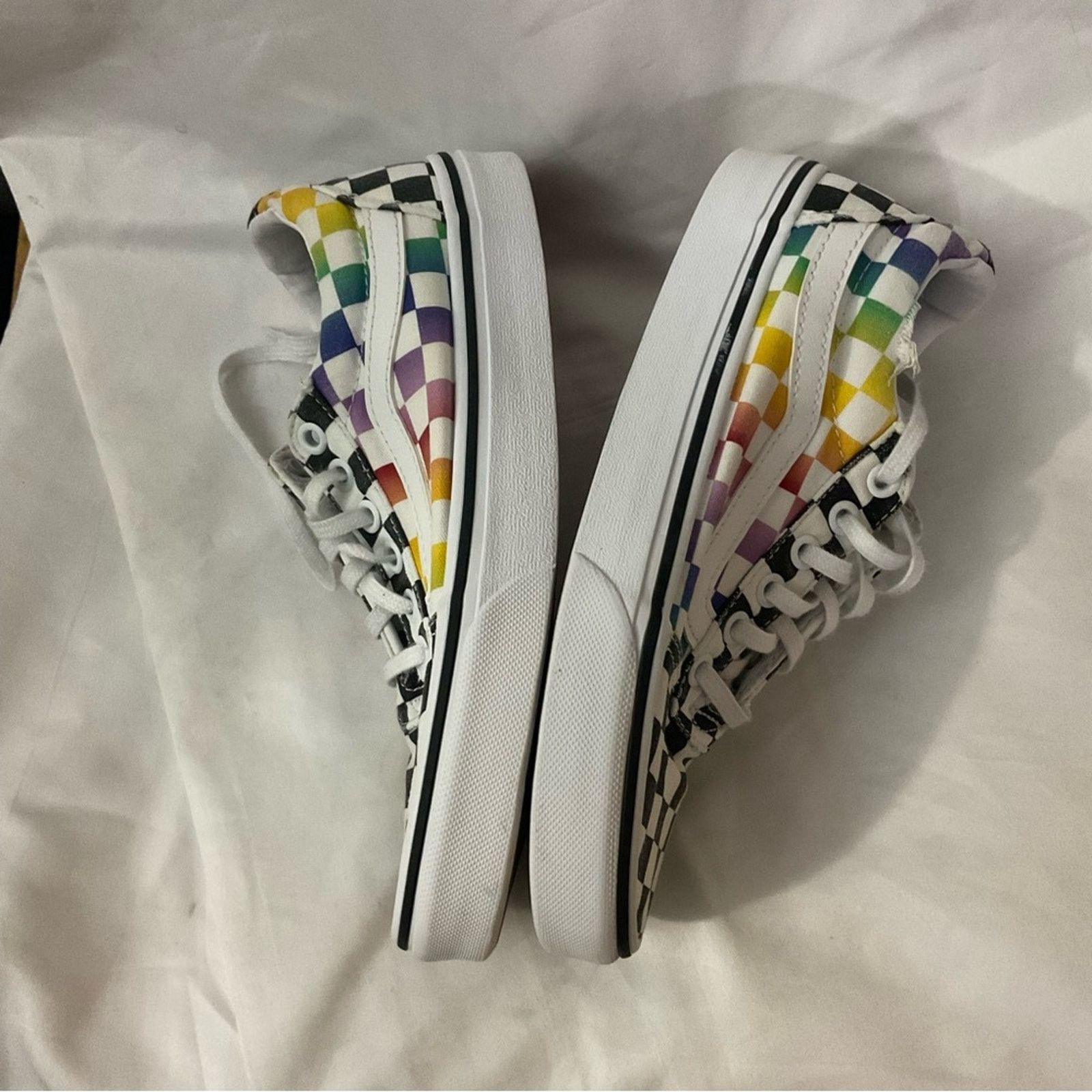 Vans Vans Ward Rainbow Checkerboard Low Top Lace Up Sneaker 6.5 Size US 6.5 / IT 36.5 - 7 Thumbnail