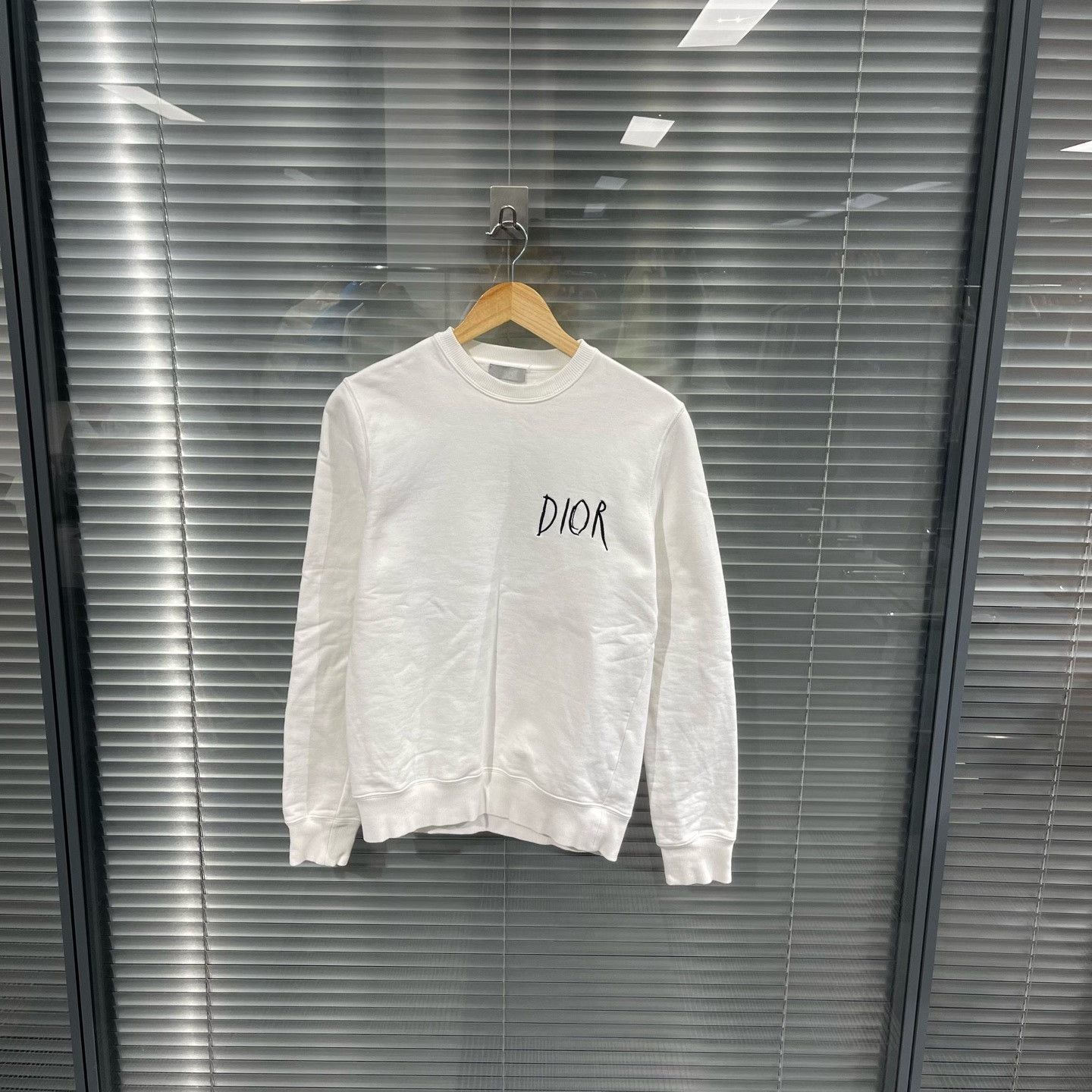 Dior Christian Dior Paris Logo Embroidered Sweatshirt Size XS / US 0-2 / IT 36-38 - 1 Thumbnail