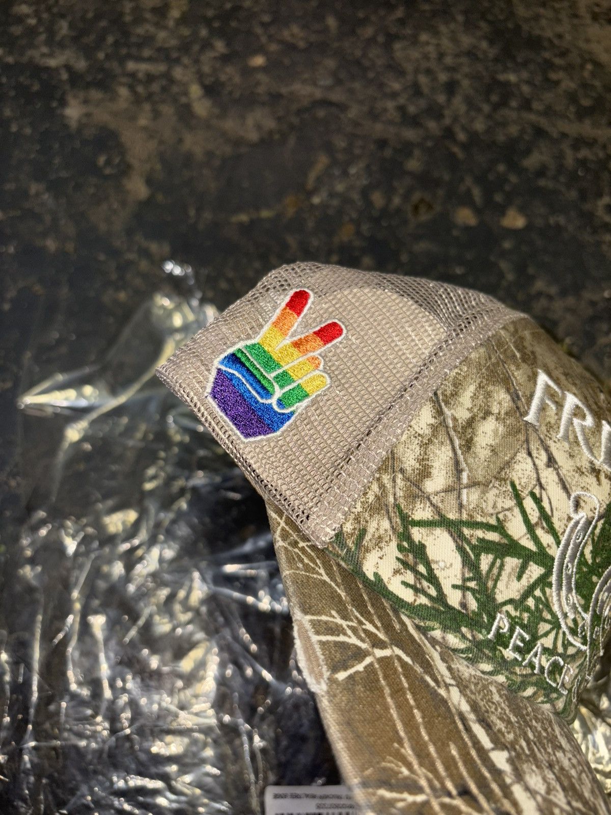 Palace Palace Freedom Distressed Trucker Hat Realtree Edge Size ONE SIZE - 4 Thumbnail