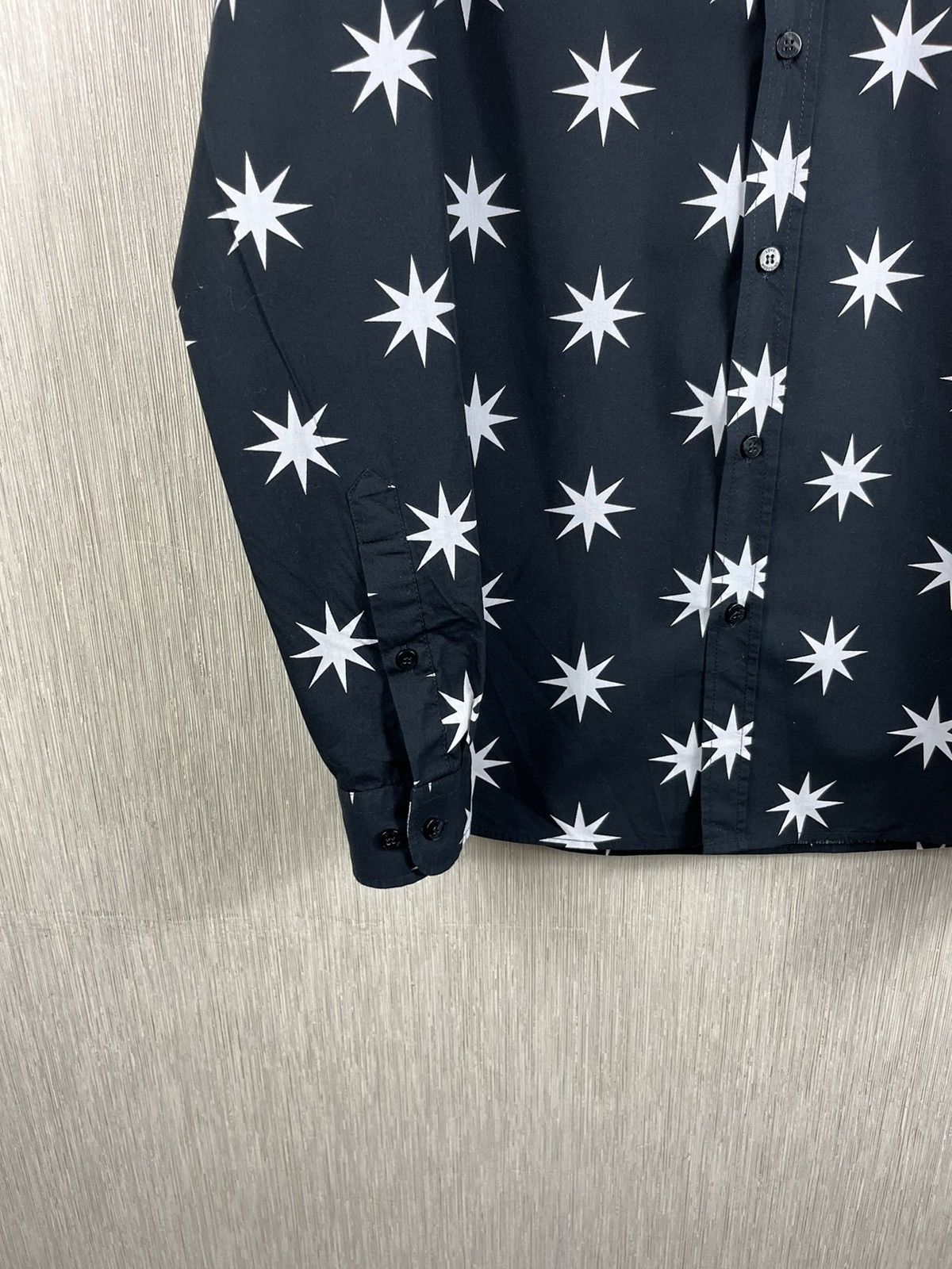 Designer × Moschino Love Moschino white stars monogram art shirt Size US S / EU 44-46 / 1 - 6 Thumbnail
