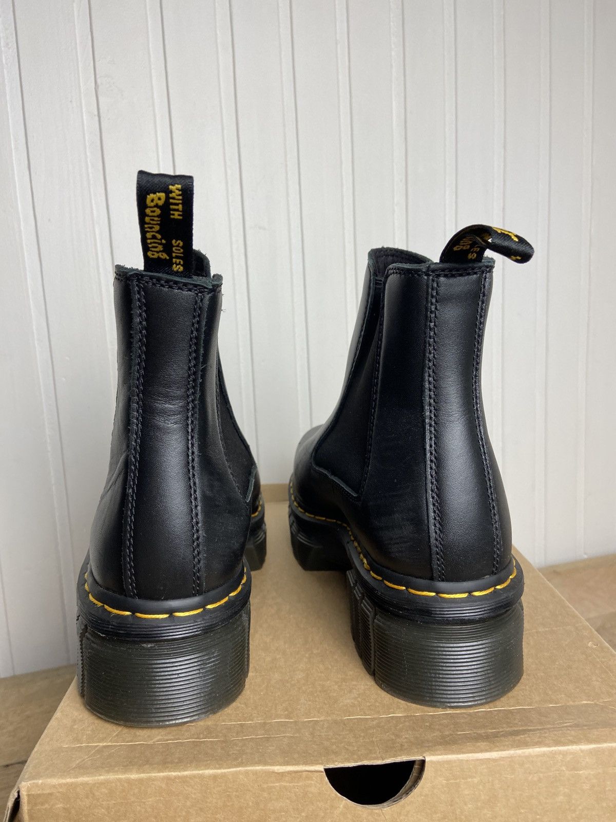 Dr. Martens Used Dr Martens Audrick Chelsea Leather Black Size 9US Size US 9 / IT 39 - 7 Thumbnail