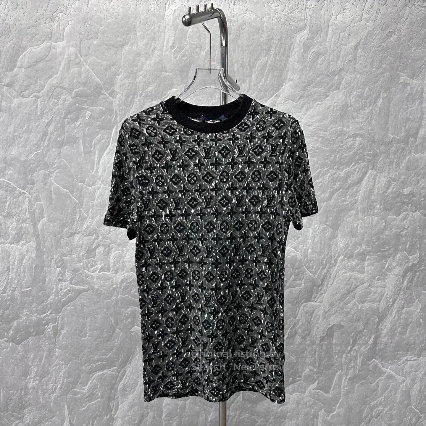 Louis Vuitton louis vuitton short sleeve logo t-shirt. Size L / US 10 / IT 46 - 1 Thumbnail