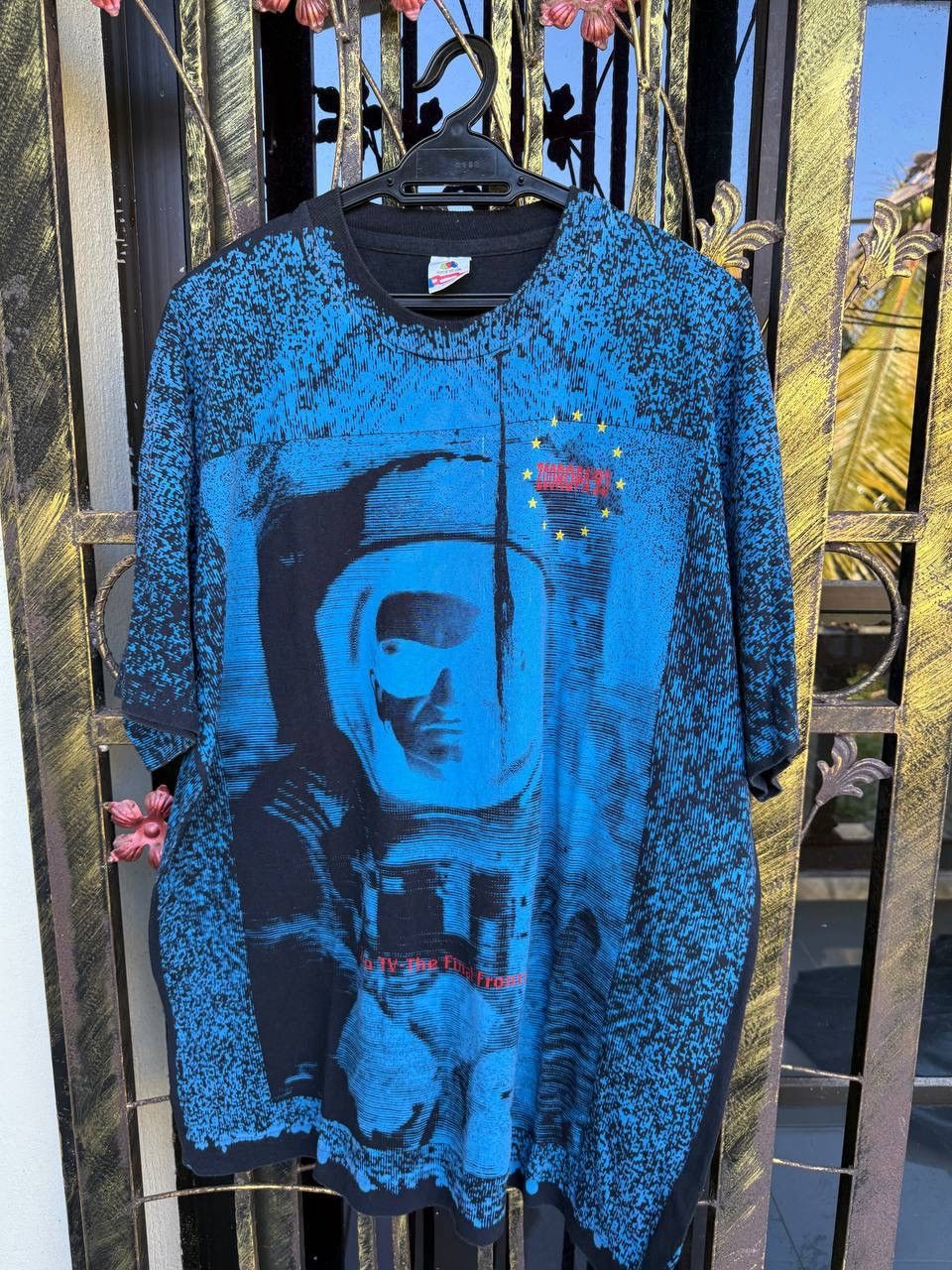 Fruit Of The Loom U2 Zooropa '93 Tour Zoo TV The Final Frontier T-shirt Size US XL / EU 56 / 4 - 1 Thumbnail