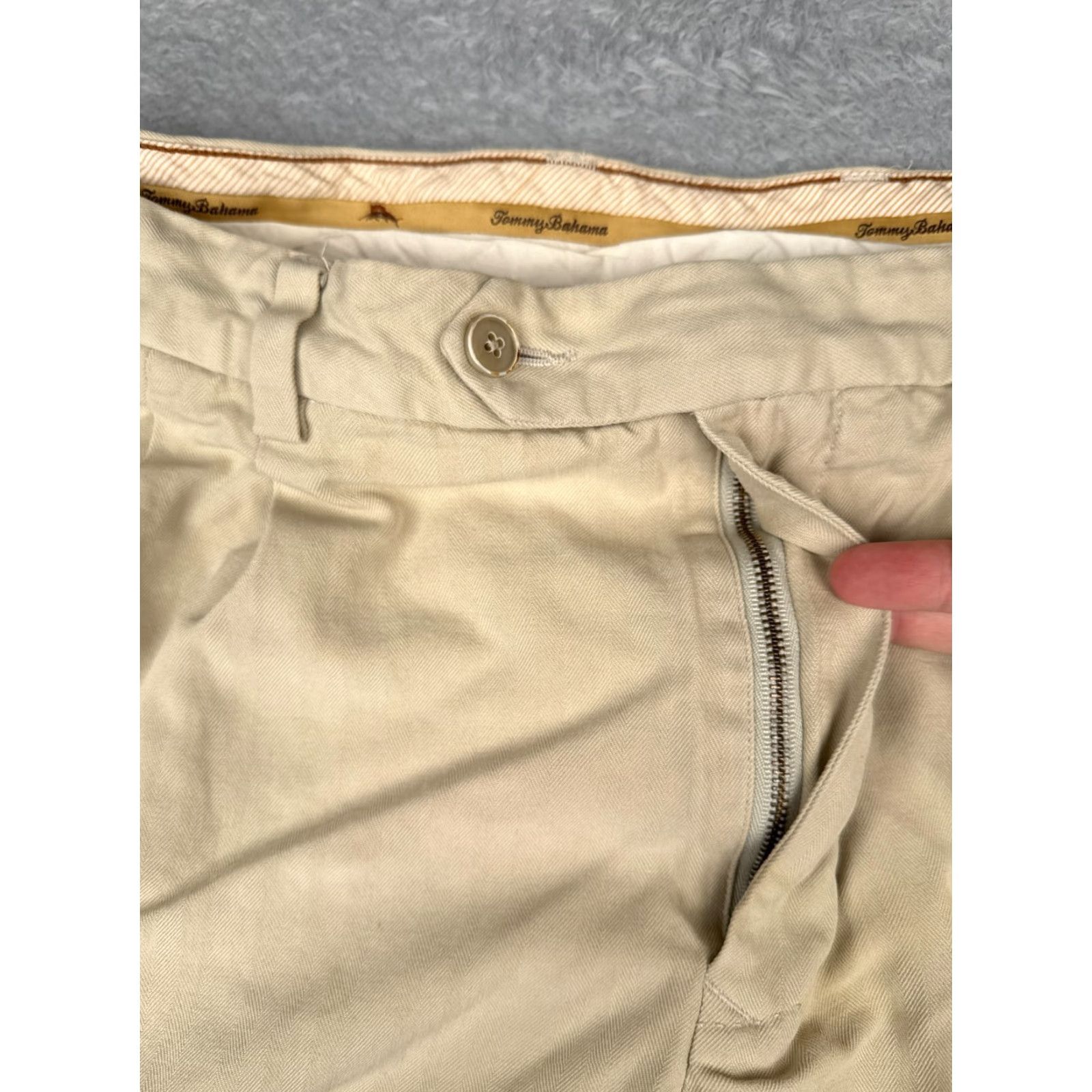 Tommy Bahama Tommy Bahama Shorts Mens 36 Beige Silk Blend Pleated Herringbone Bermuda 36x9 Size US 36 / EU 52 - 6 Thumbnail