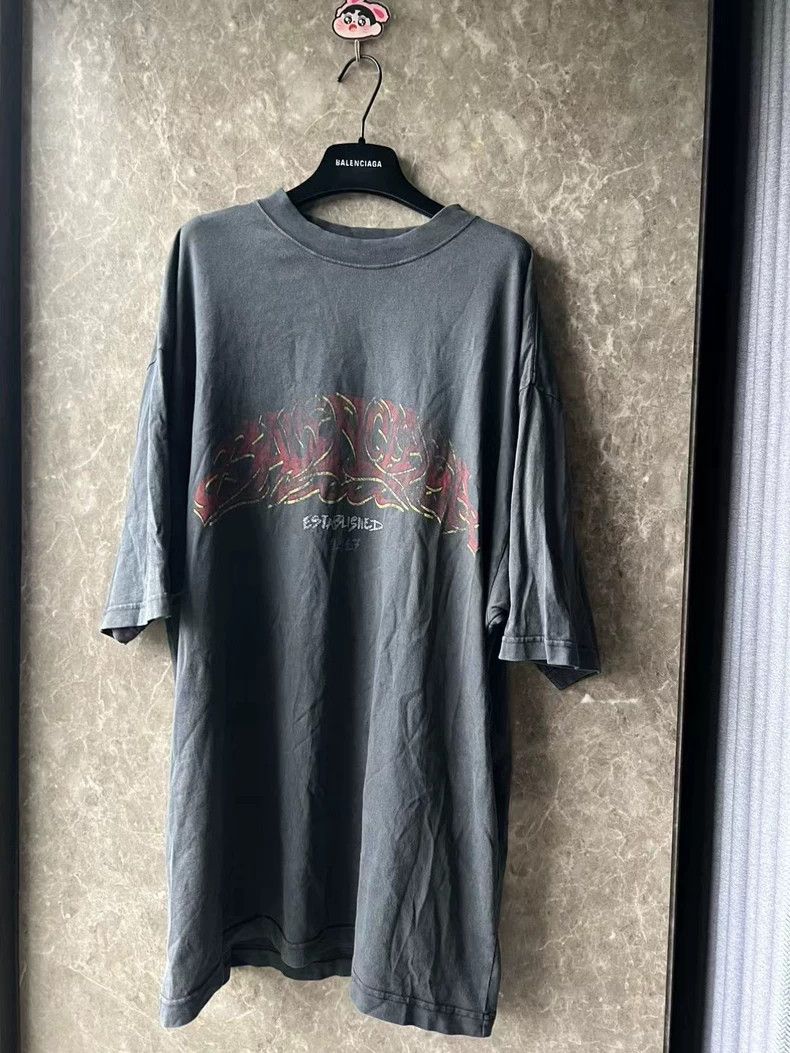 Balenciaga Balenciaga Flame Logo Distressed Tee S Size US S / EU 44-46 / 1 - 1 Thumbnail