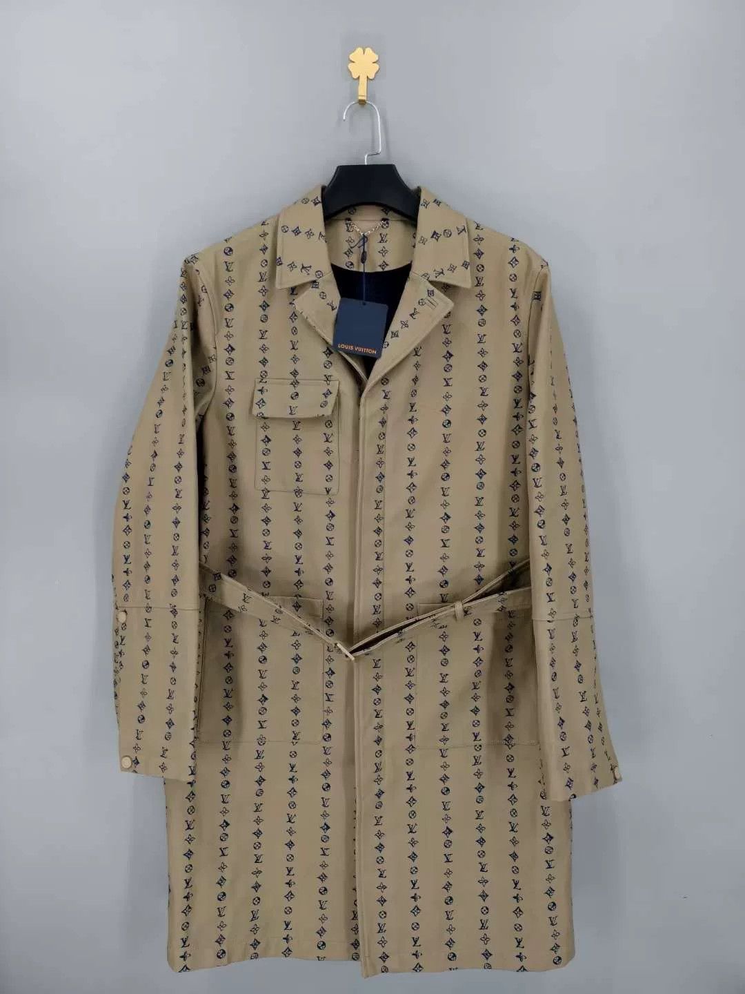 Louis Vuitton louis vuitton khaki striped logo coat Size US XXL / EU 58 / 5 - 1 Thumbnail
