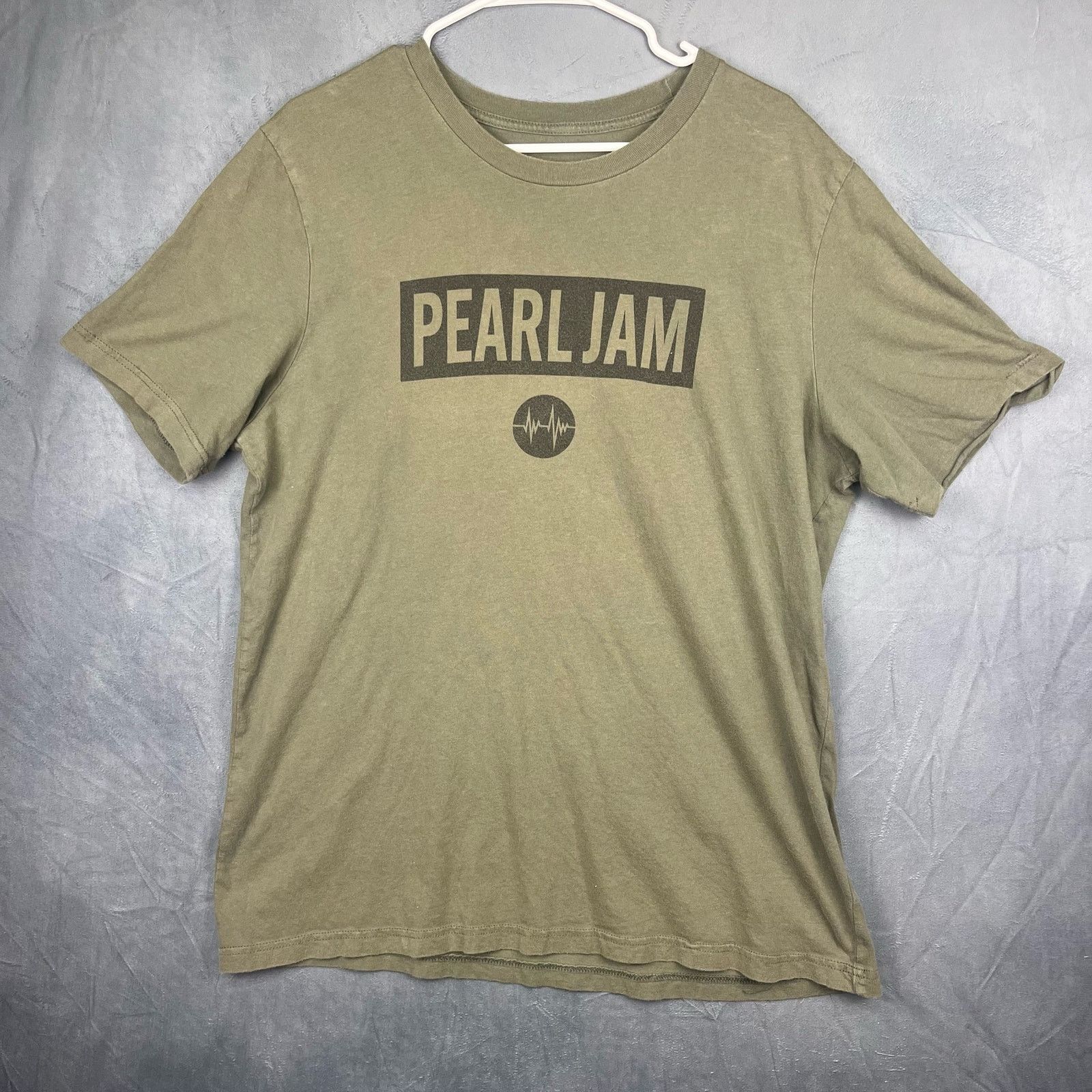 Other Pearl Jam 2022 Tour Shirt Band Rock Soft Army Green EE-04 Size US M / EU 48-50 / 2 - 1 Thumbnail