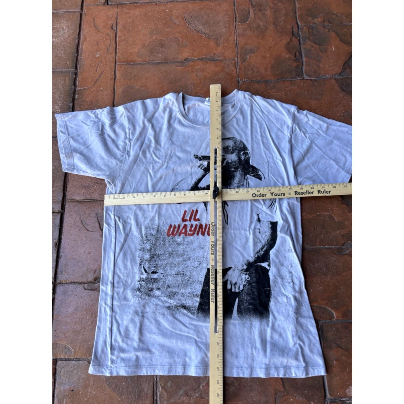 Vintage Lil Wayne 2011 Music Concert Tour T-Shirt Large Rap Tee Graphic Print Crew Neck Short Sleeve Gray Cotton Men Size US L / EU 52-54 / 3 - 4 Thumbnail