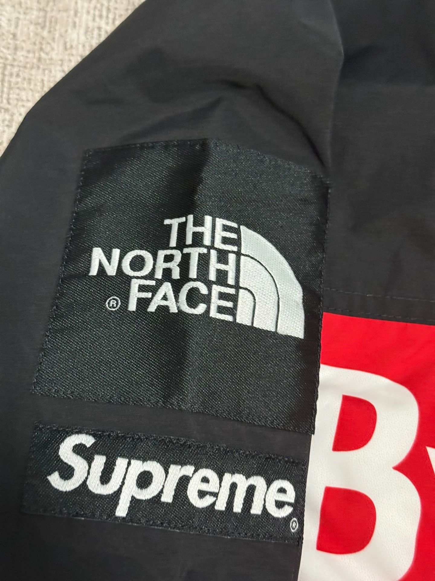 Supreme Supreme x The North Face Red Graffiti Jacket L Size US L / EU 52-54 / 3 - 3 Thumbnail