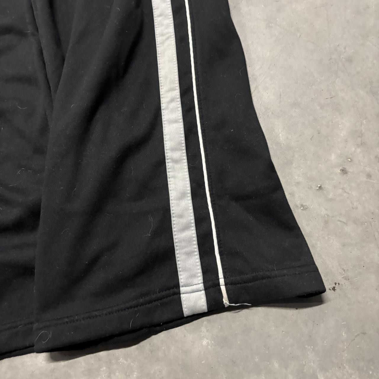 Japanese Brand × Vintage Crazy Vintage Y2K/2000s Baggy Black White Striped Streetwear Skater Track Pants! Size US 36 / EU 52 - 5 Thumbnail