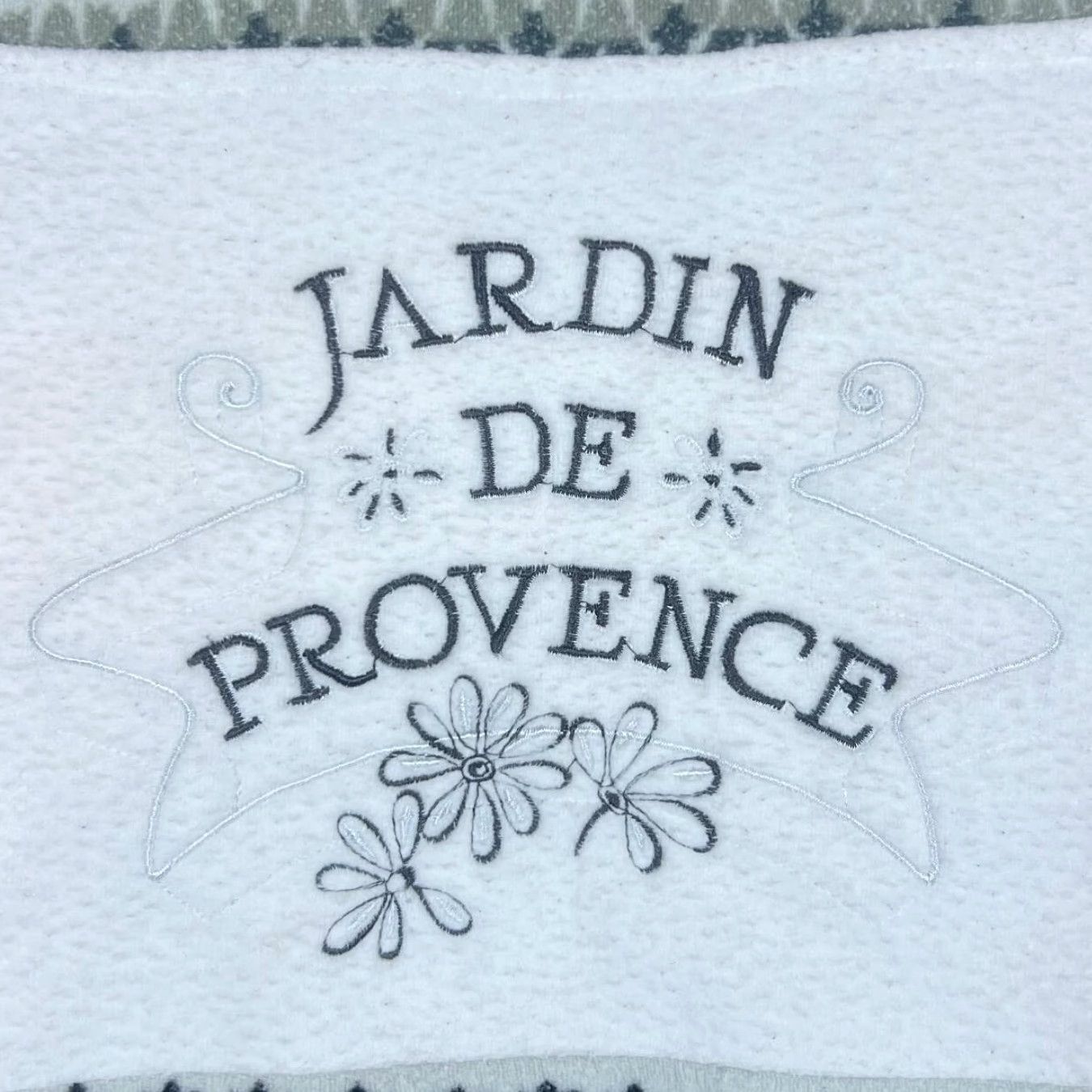 Vintage VINTAGE JARDIN DE PROVENCE Patterned 1/4 Button Fleece Sweatshirt Women's 16/18 White/Gray Embroidered Front 90s Pullover Womens Size XXL / US 16-18 / IT 52-54 - 4 Thumbnail