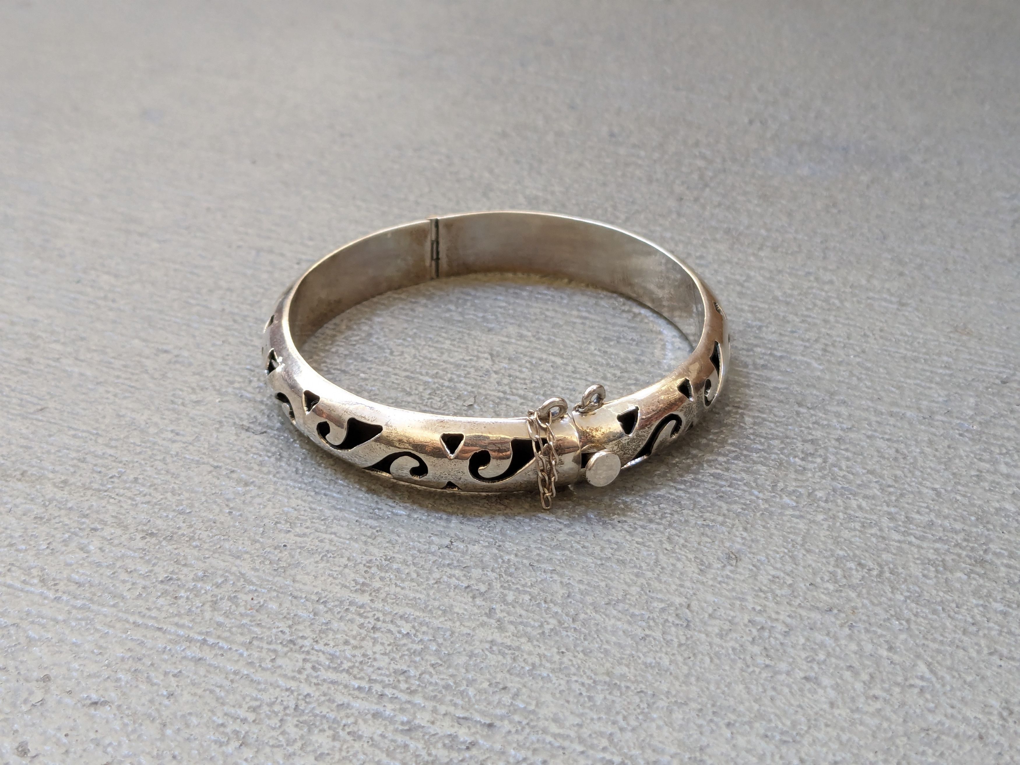 Jewelry Vintage Sterling Silver Bracelet Bangle Hinge Clamper Mexico Size ONE SIZE - 1 Thumbnail