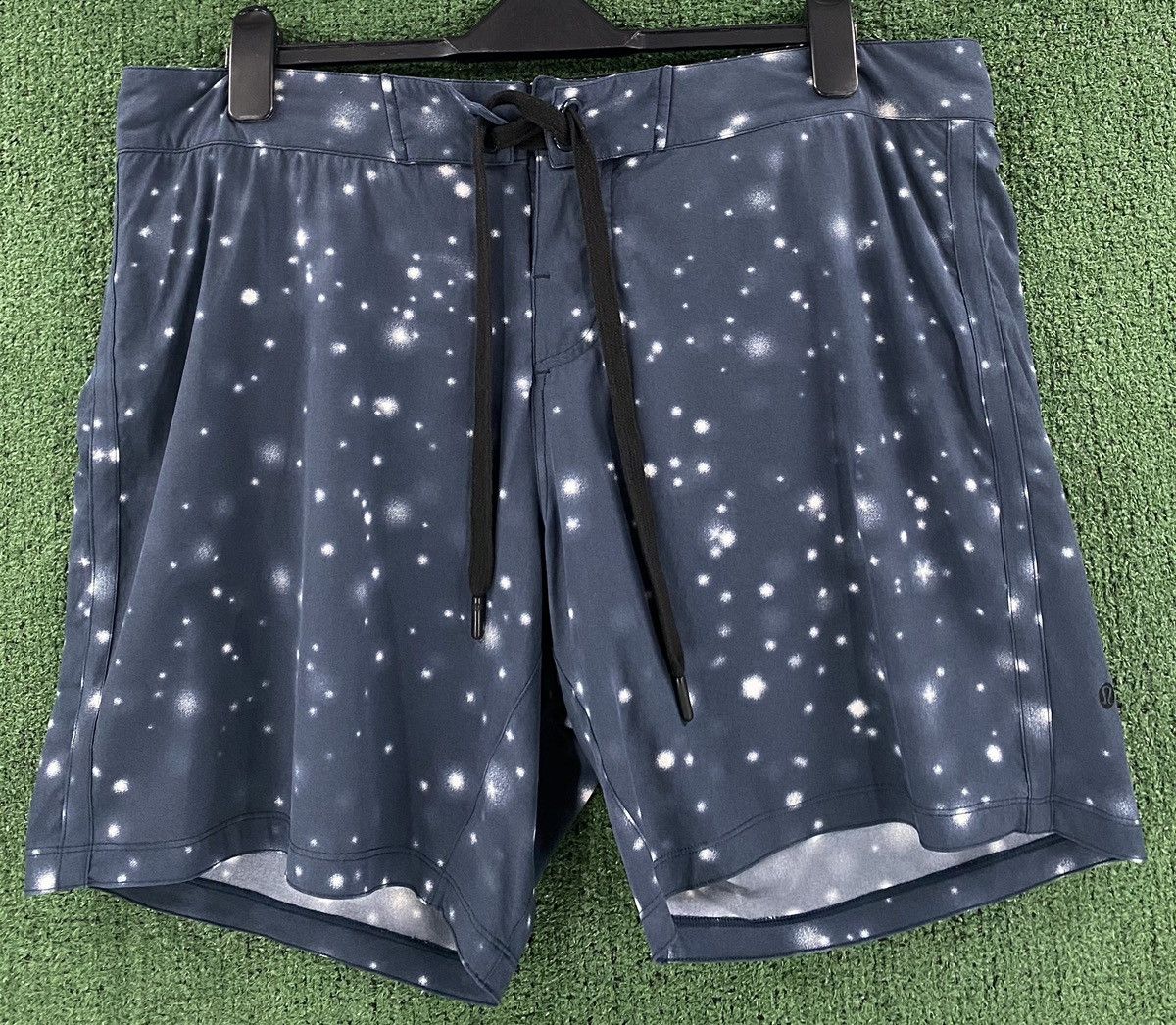Lululemon Lululemon Dot Patterned Lined Board Shorts Men’s Size 40 Size US 40 / EU 56 - 1 Thumbnail