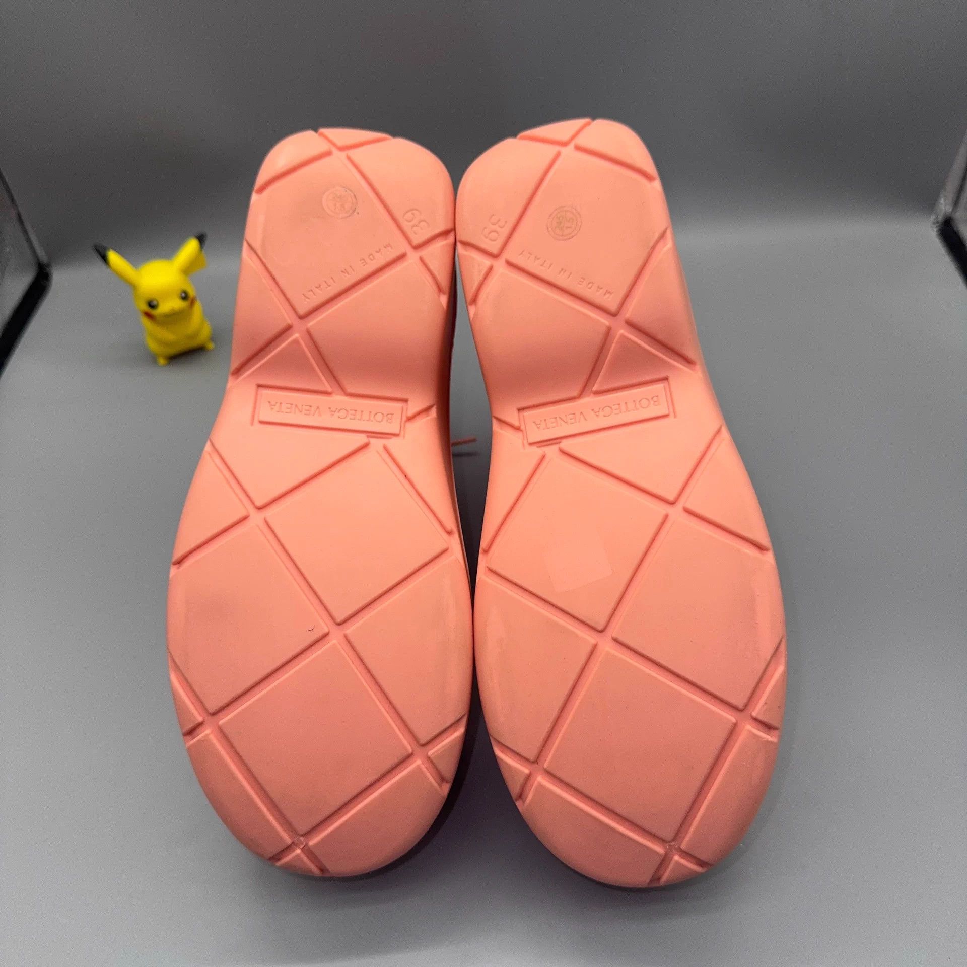 Bottega Veneta Bottega Veneta Puddle Bomber Flamingo 39 Size US 8 / IT 38 - 4 Thumbnail