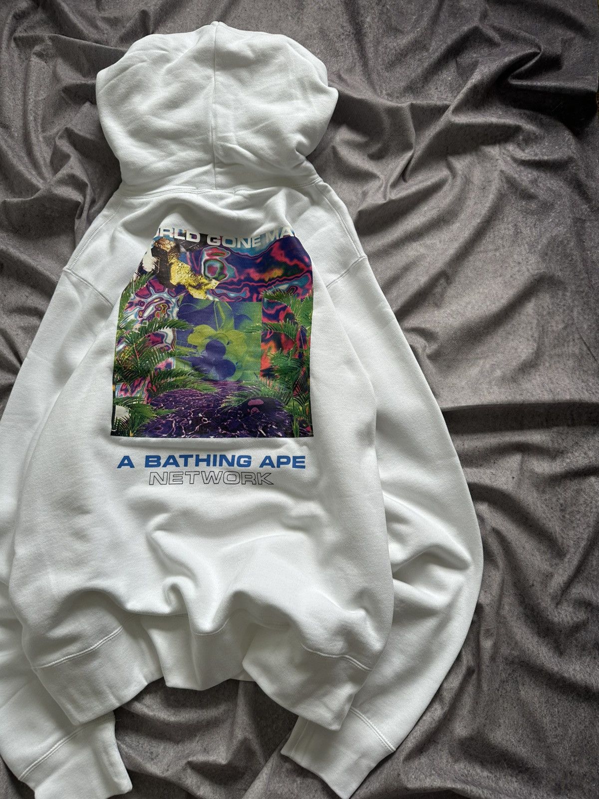 Bape NWT Bape A Bathing Ape Network World Gone Mad Hoodie White Size US XL / EU 56 / 4 - 2 Thumbnail