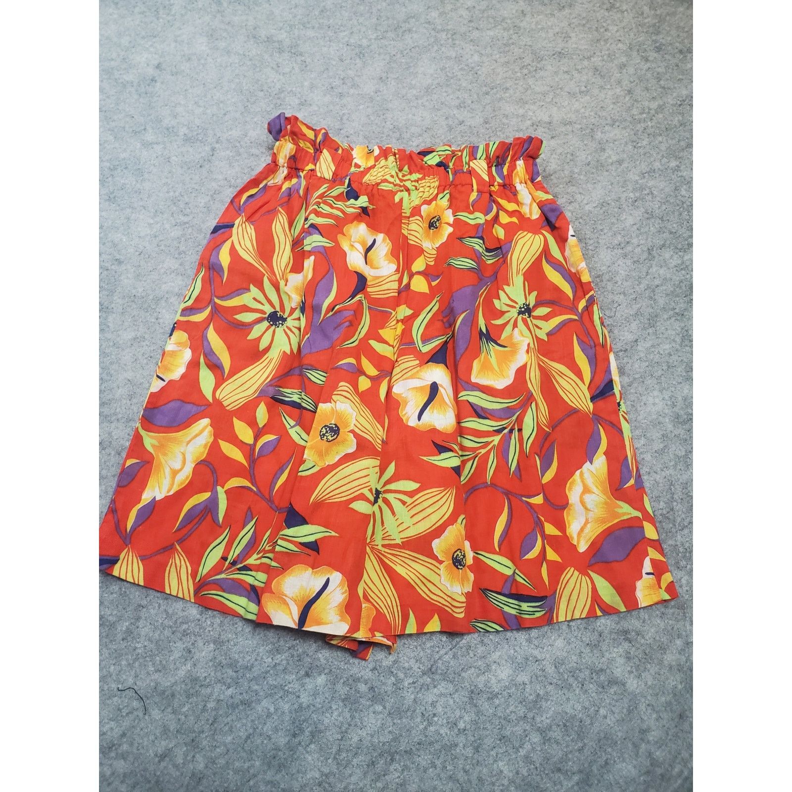 Other Women's Vintage Counterparts M Red Tropical Bermuda Shorts Size 25" / US 0 / IT 36 - 2 Thumbnail
