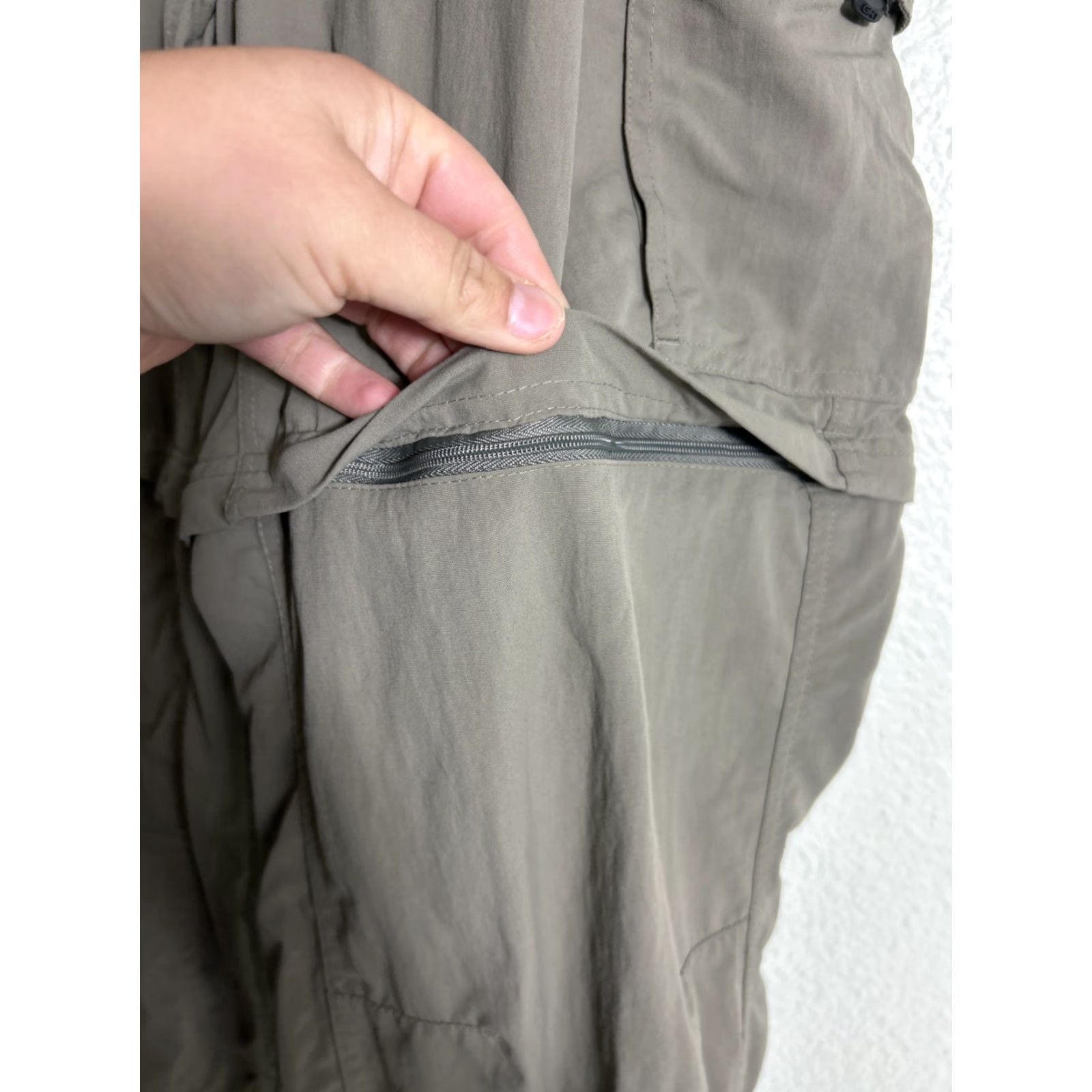 Olive Columbia GRT Convertible Cargo Pants Men's L Olive/Gray Nylon Quick Dry Pockets Ankle Zip Casual Travel Size US 33 - 7 Thumbnail