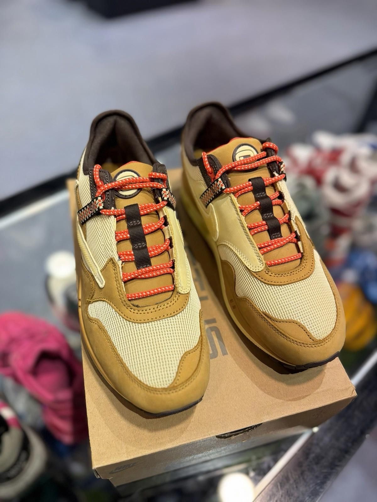 Nike Nike Air Max 1 Cactus Jack Travis Scott Wheat Size 10.5 DS Size US 10.5 / EU 43-44 - 6 Thumbnail