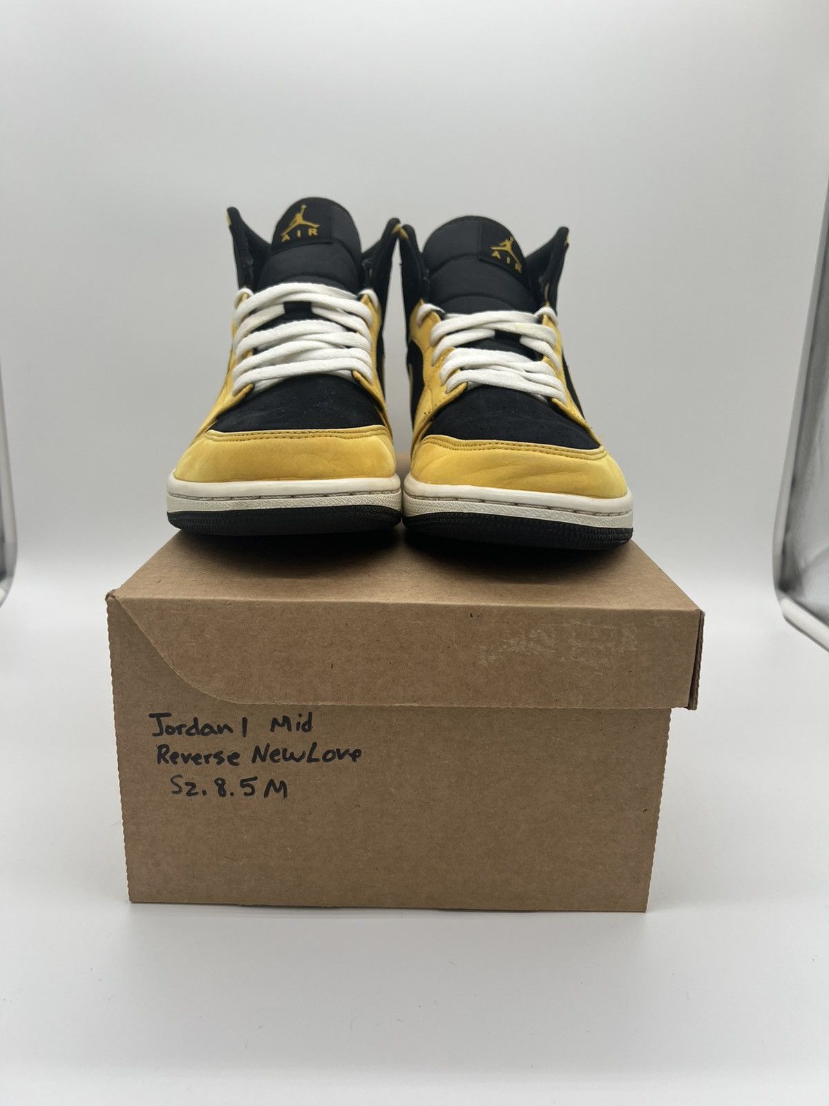 Jordan Brand Jordan 1 Mid Reverse New Love Size 8.5M Size US 8.5 / EU 41-42 - 3 Thumbnail