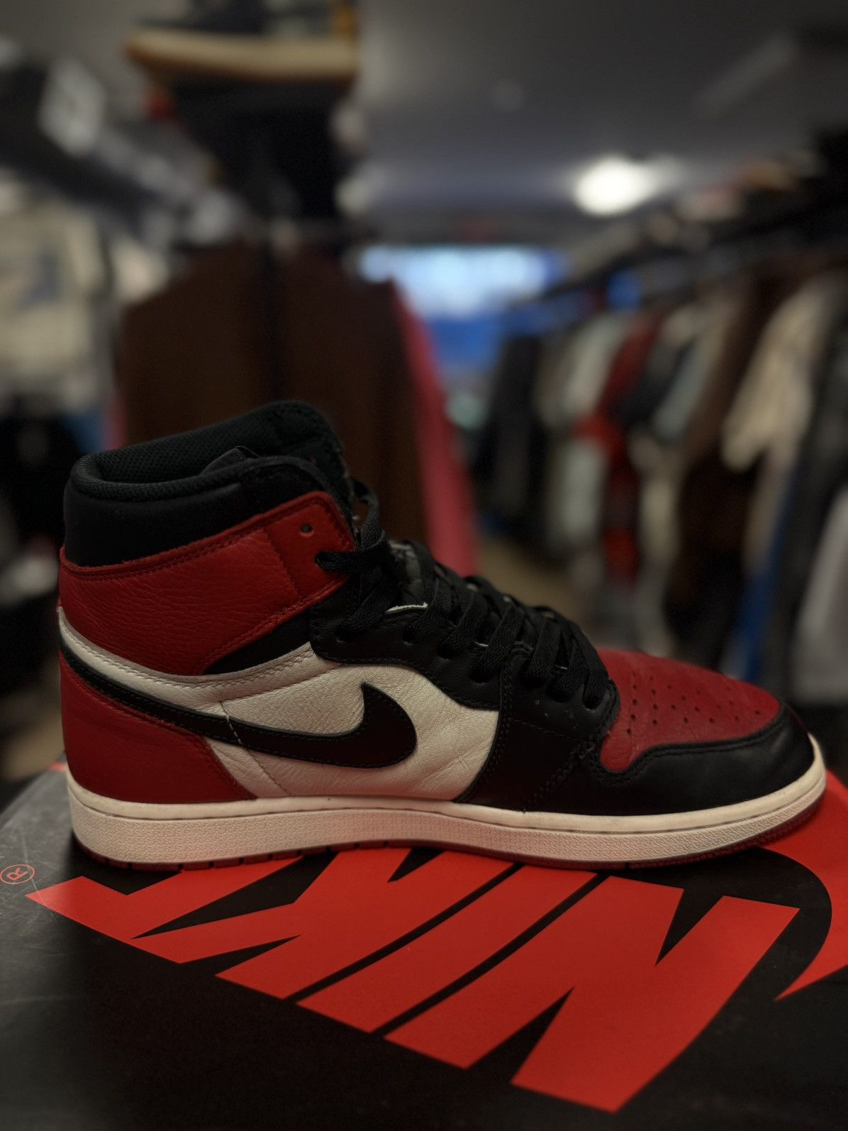 Jordan Brand × Nike Jordan 1 Bred Toe Size 11 Black Red Size 11 Pre Owned Size US 11 / EU 44 - 8 Thumbnail