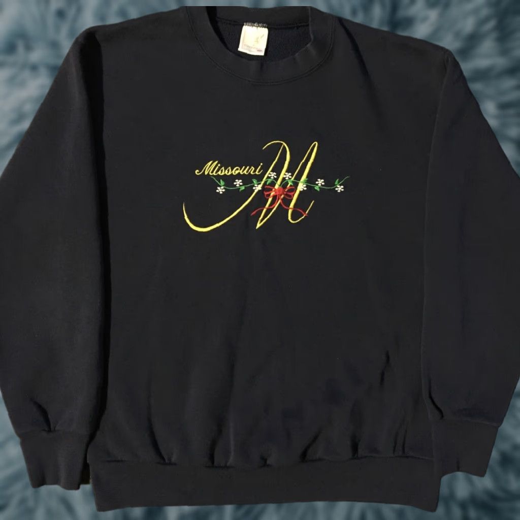 Delta VINTAGE Missouri Flowers Spellout Sweatshirt S M USA Delta Sweatshirt Men Navy Blue 90s Grunge School Urban Surfer Retro Cement Tools Size US M / EU 48-50 / 2 - 1 Thumbnail