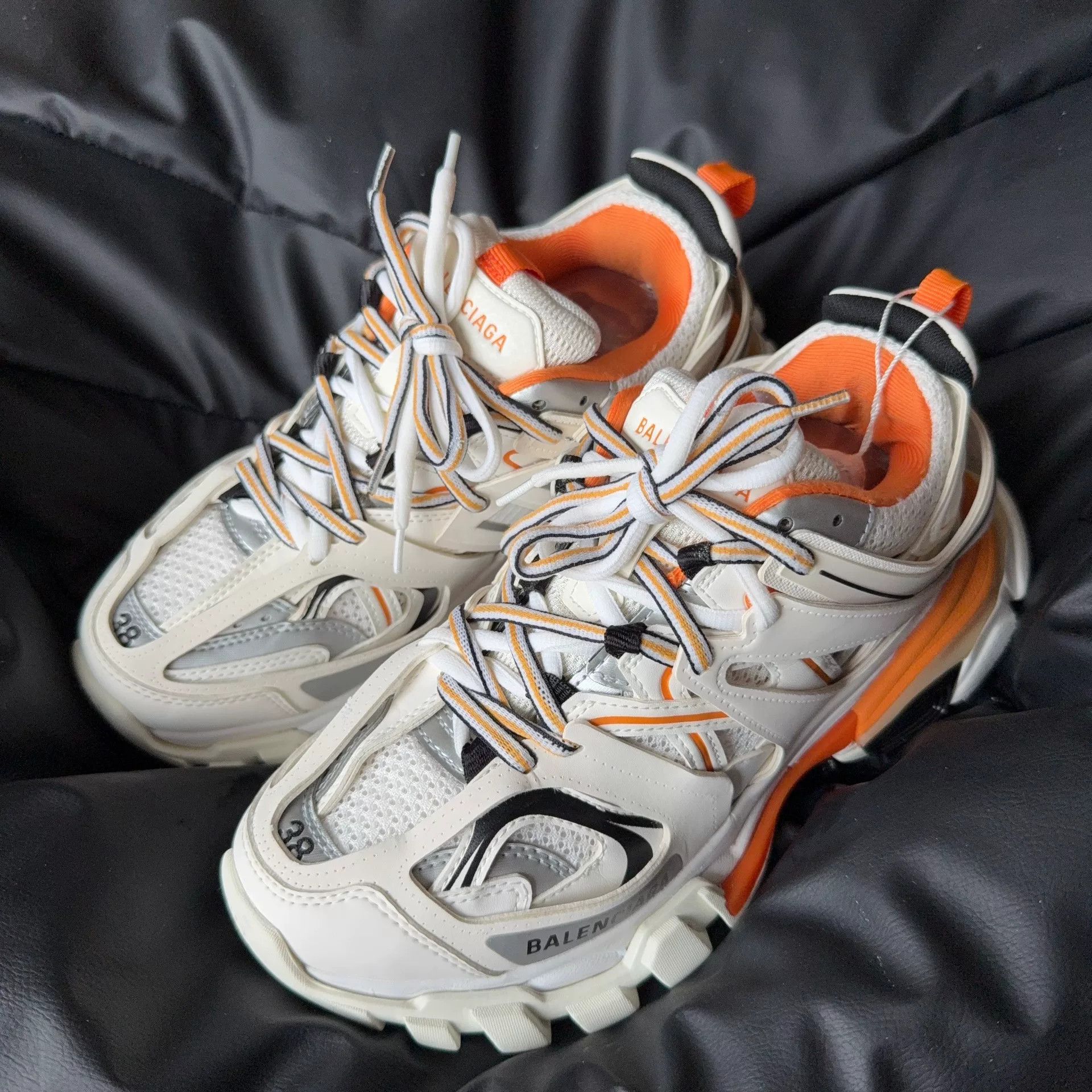 Balenciaga Balenciaga White Lowtop Sneakers 38 Women Size US 7.5 / IT 37.5 - 1 Thumbnail