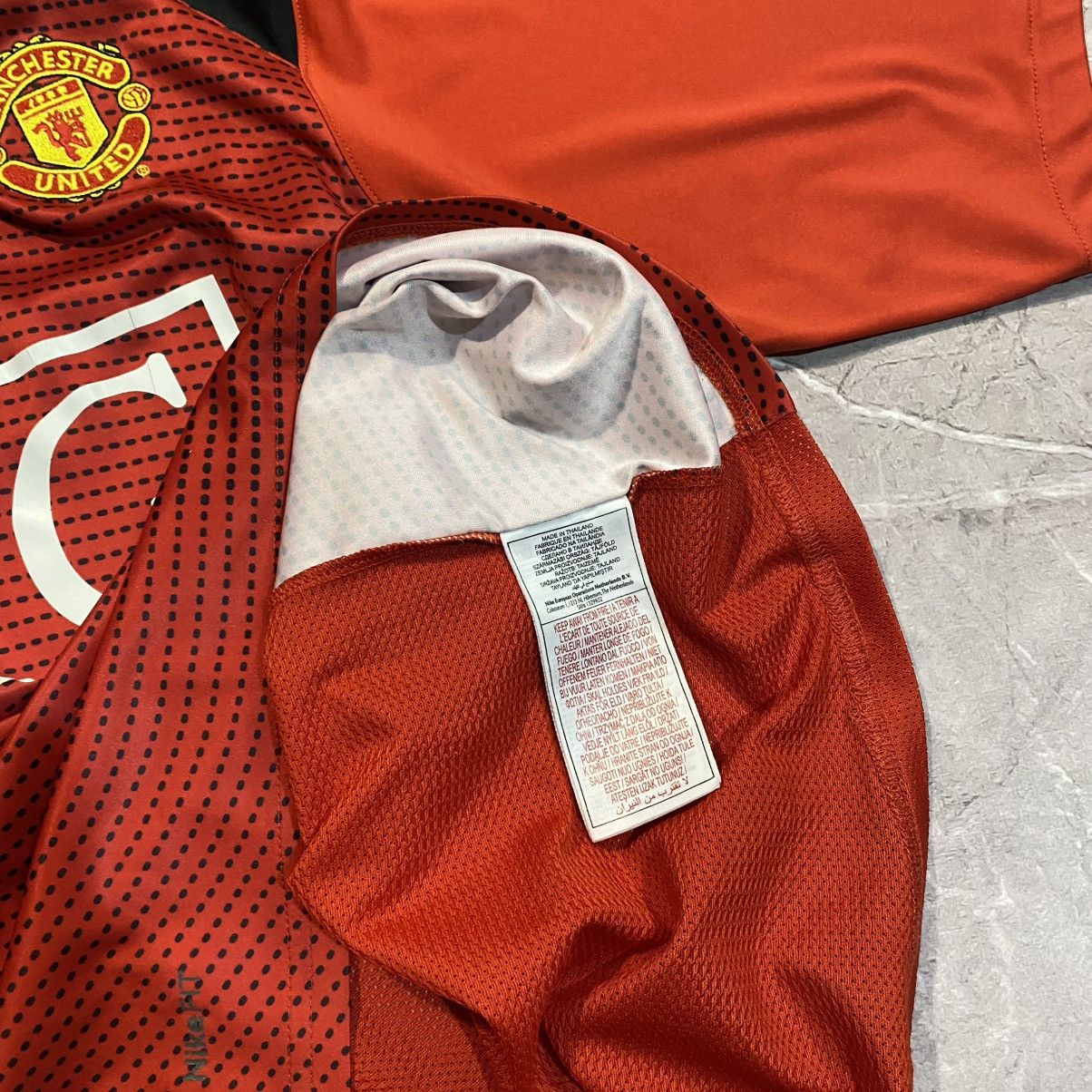 Vintage VINTAGE NIKE MANCHESTER UNITED TEE AIG SOCCER JERSEY 00s Size US S / EU 44-46 / 1 - 7 Thumbnail