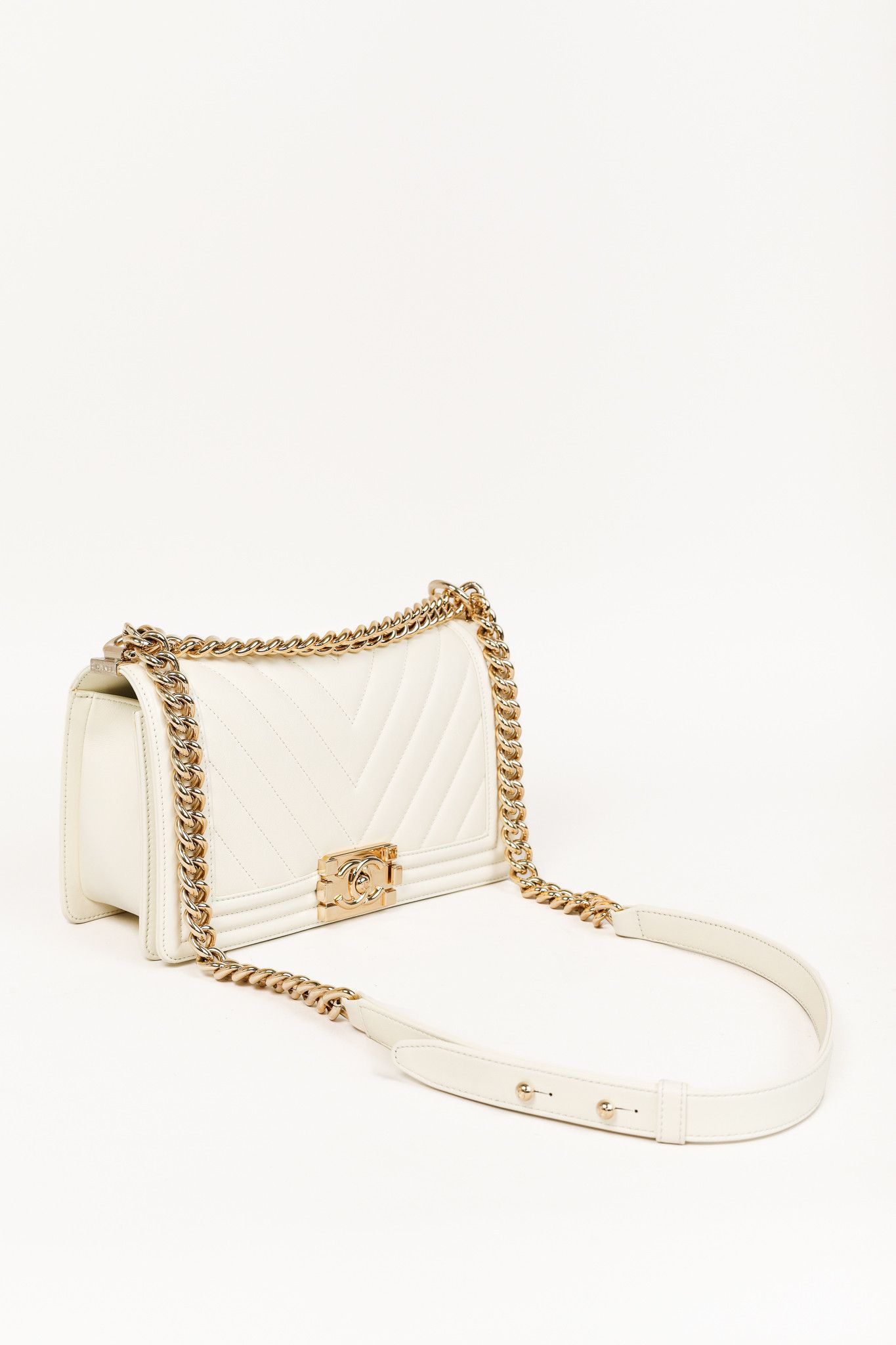Chanel Chanel Medium Boy Creme Chevron Lambskin Flap Shoulder Bag Size ONE SIZE - 6 Thumbnail