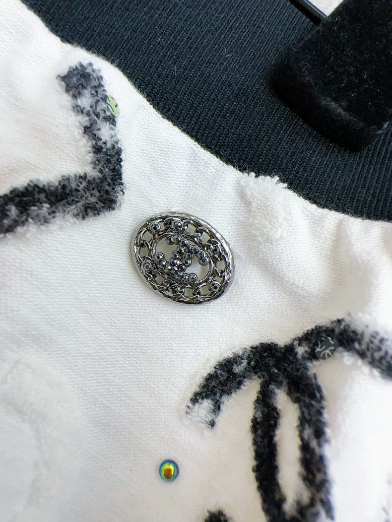 Chanel Chanel 22s Logo Sequin White Shorts Size 24" / US 00 / IT 34 - 5 Thumbnail