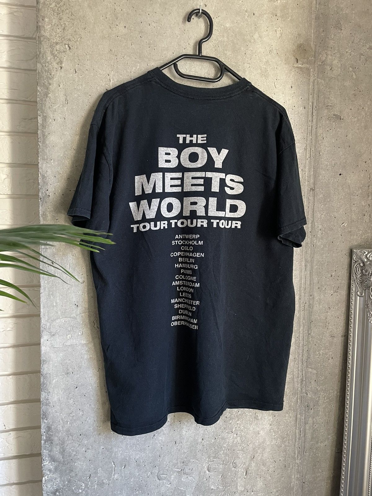 Band Tees DRAKE THE BOY MEETS WORLD TOUR FADED BOXY RAP T SHIRT Y2k Size US L / EU 52-54 / 3 - 9 Thumbnail