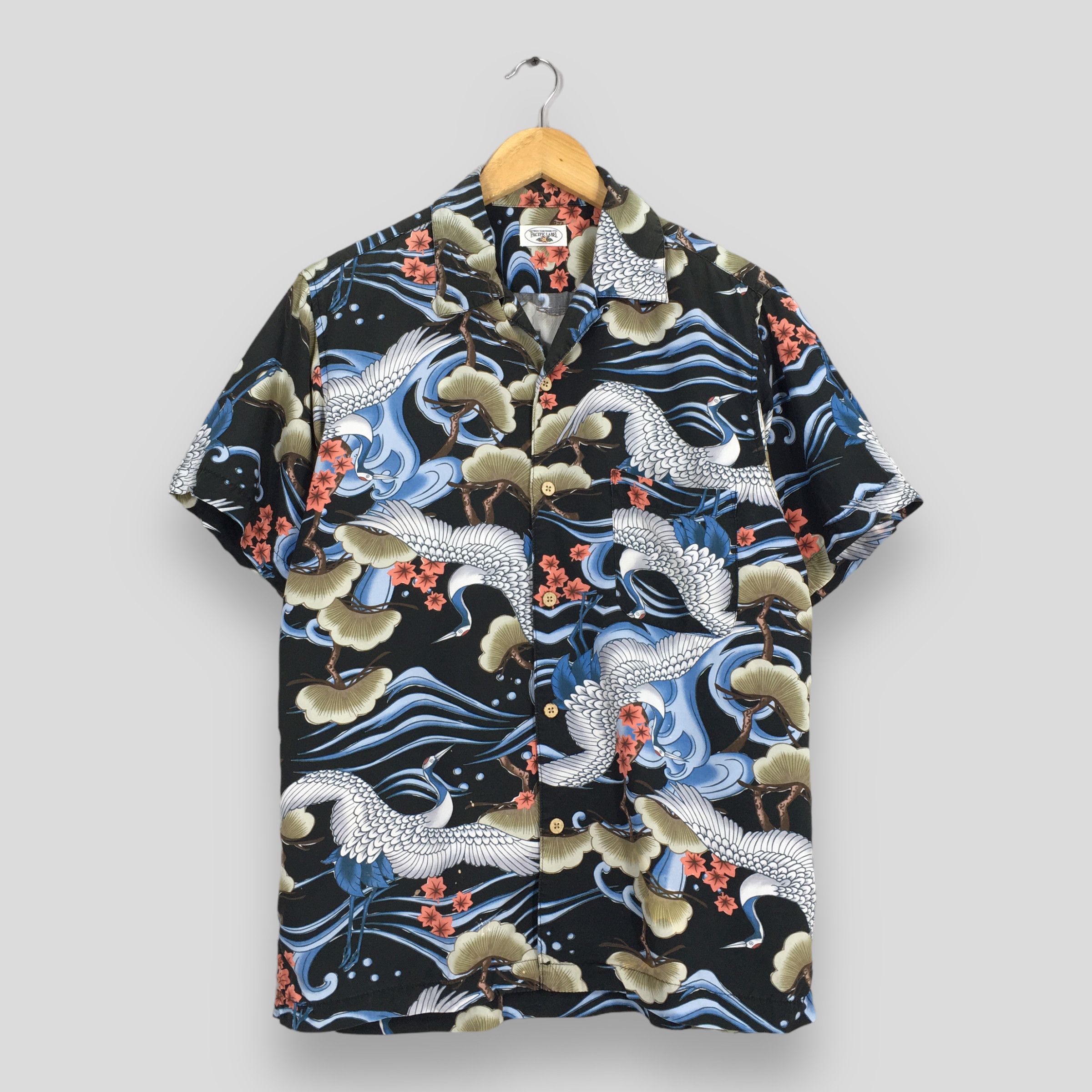 image of Aloha Wear x Hawaiian Shirt Hawaiian Japanese Culture Phoenix Bird Dragon Rayon Shirt (Size Medium)