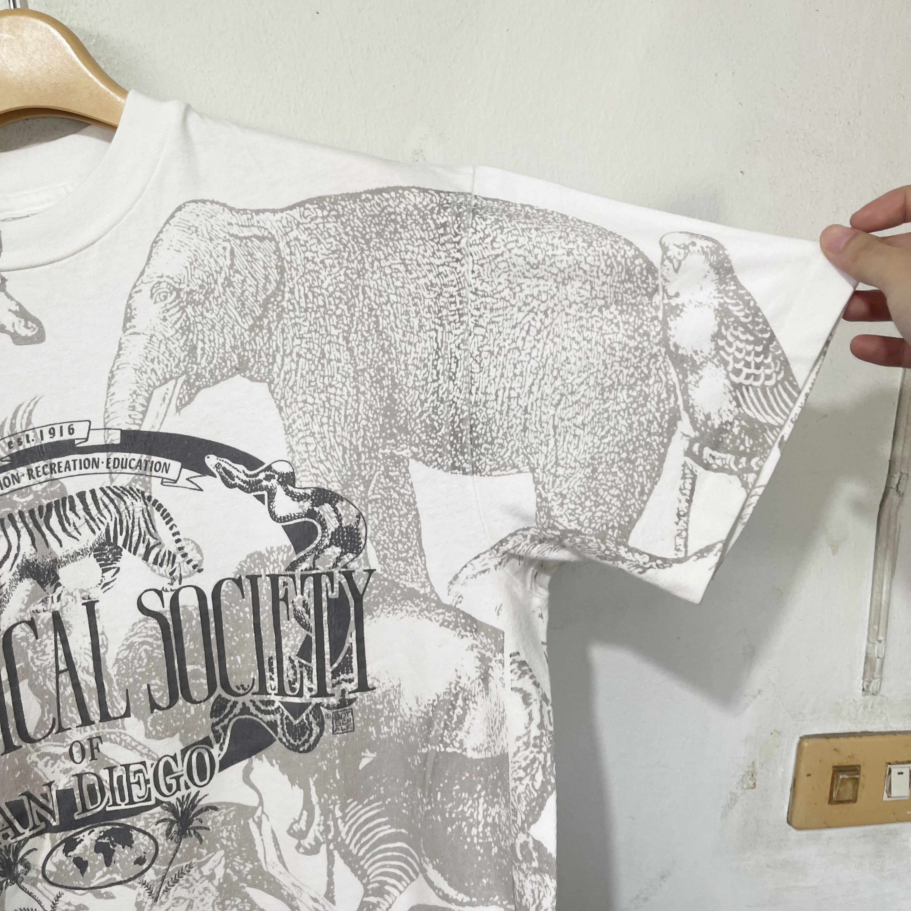 Vintage Vintage 90s Zoological Society of San Diego All Over T-shirt Size US M / EU 48-50 / 2 - 4 Thumbnail