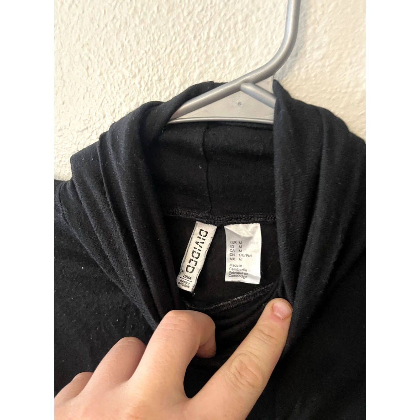 H&M H&M Divided Size Medium Women's Black Solid Lightweight Turtleneck Sweater Size M / US 6-8 / IT 42-44 - 2 Thumbnail
