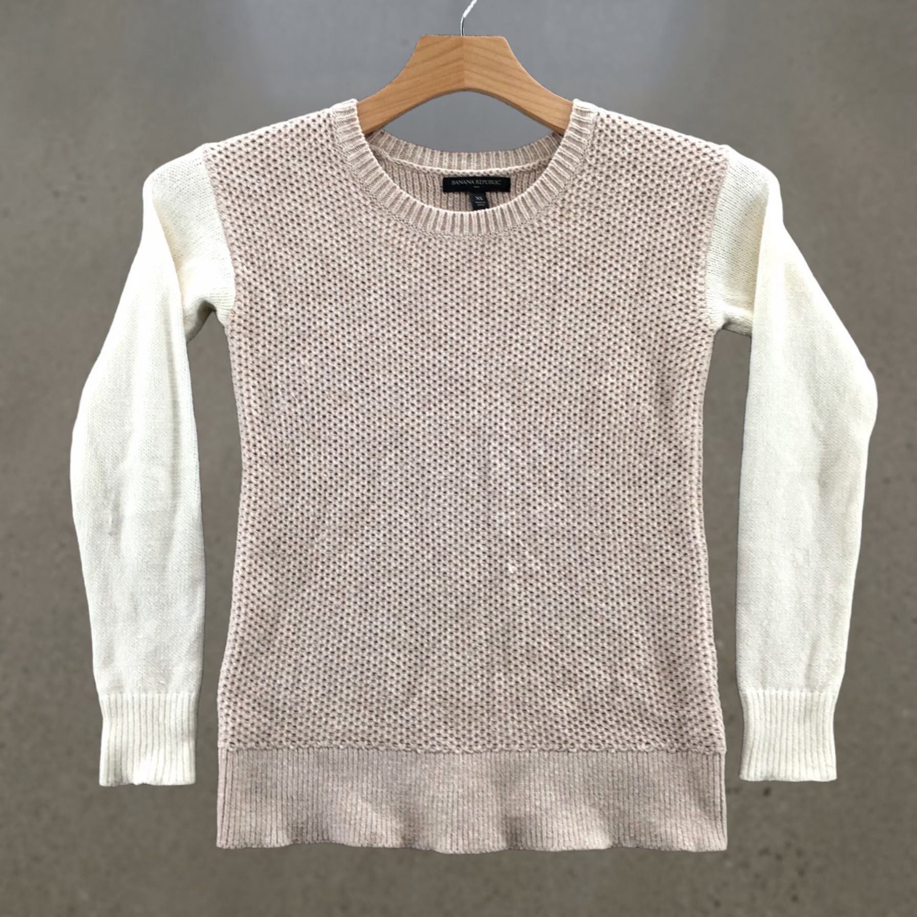 Banana Republic Banana Republic Sweater Womens XS Beige Crew Neck Long Sleeve Knitted Pull Over Size XS / US 0-2 / IT 36-38 - 1 Thumbnail