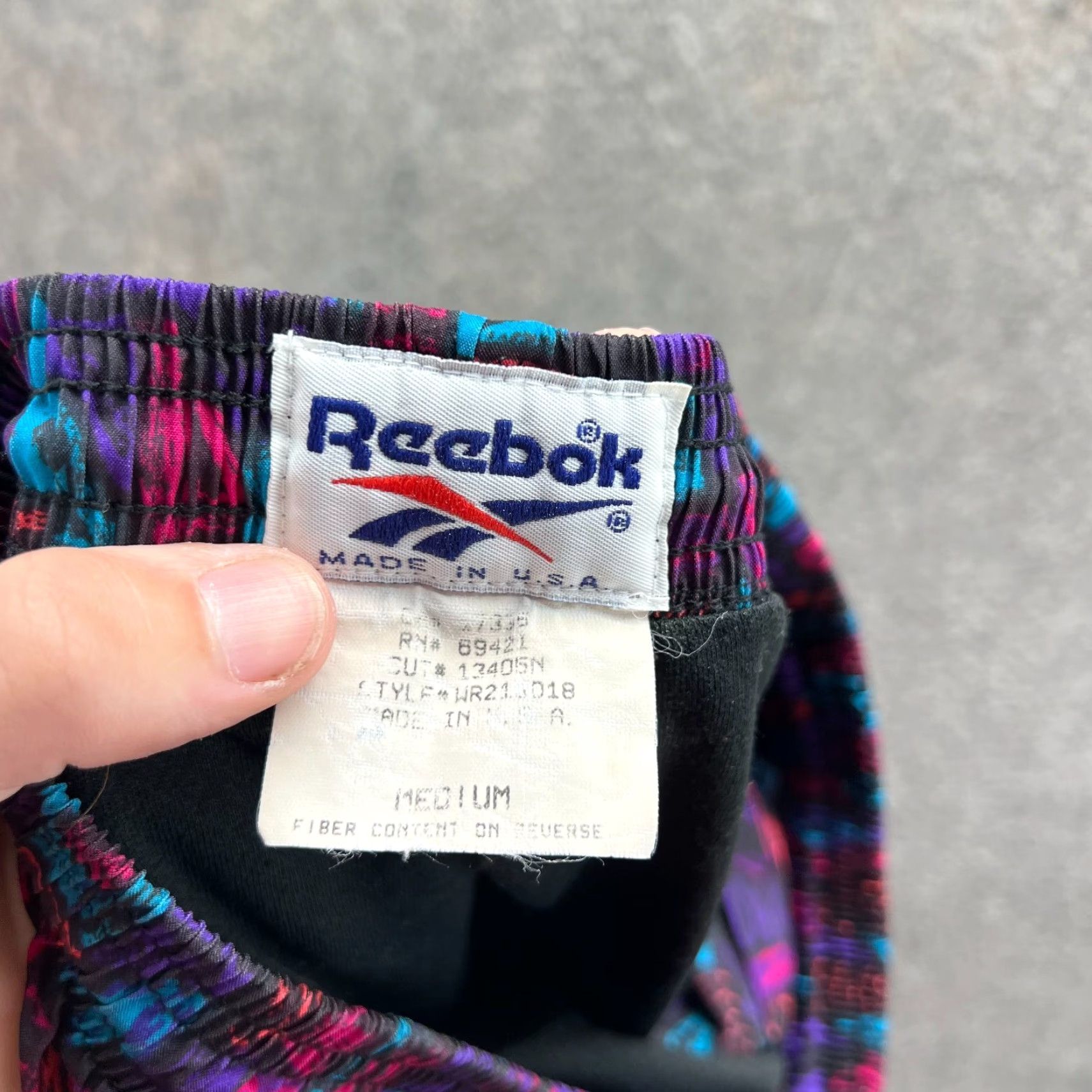 Reebok VINTAGE Reebok Shorts Men Medium Purple Geometric 90s USA Board Shorts Size US 31 - 3 Thumbnail
